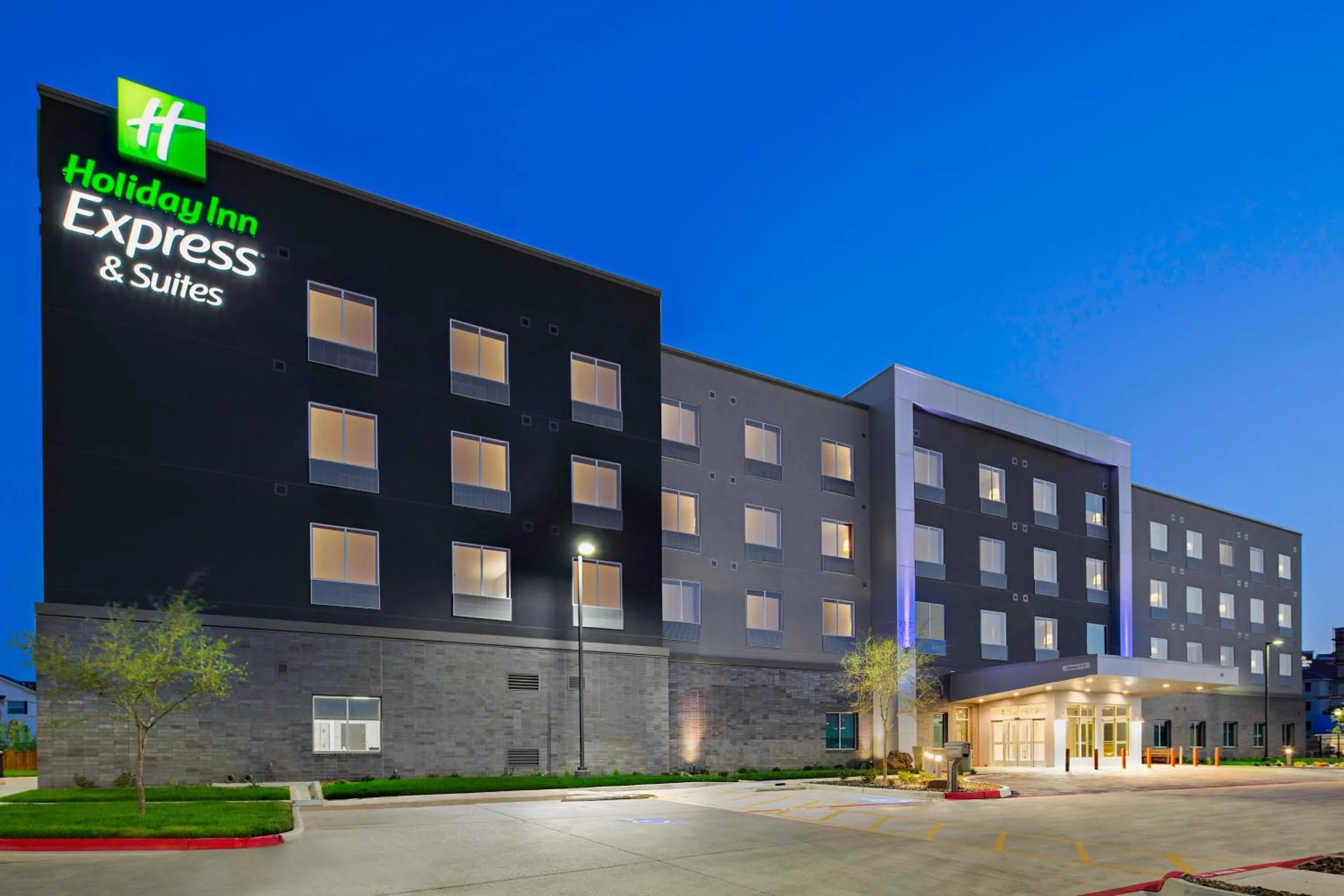 Property building in Holiday Inn Express & Suites Lubbock Central - Univ Area by IHG