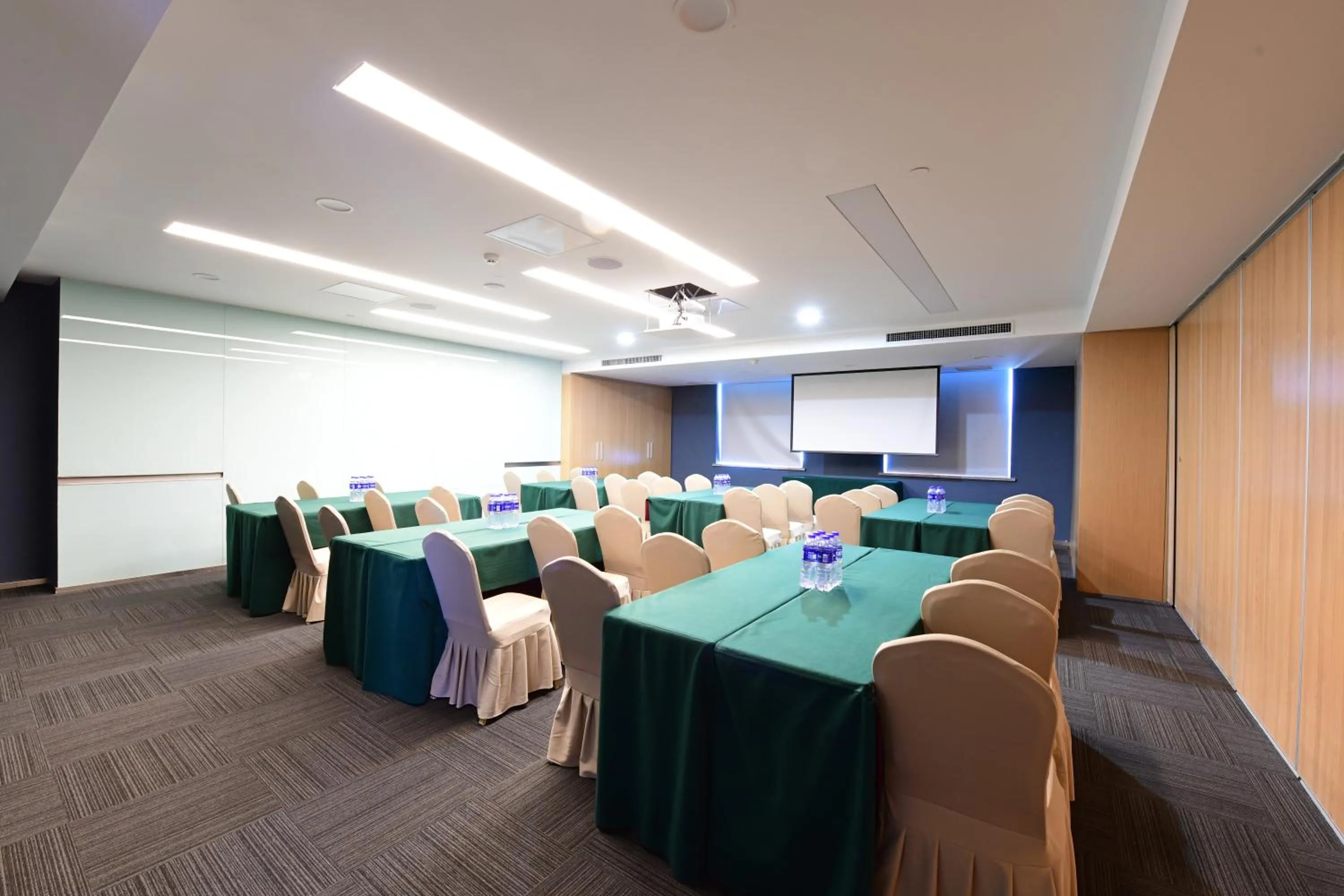 Meeting/conference room in Holiday Inn Express Changchun High-Tech Zone by IHG