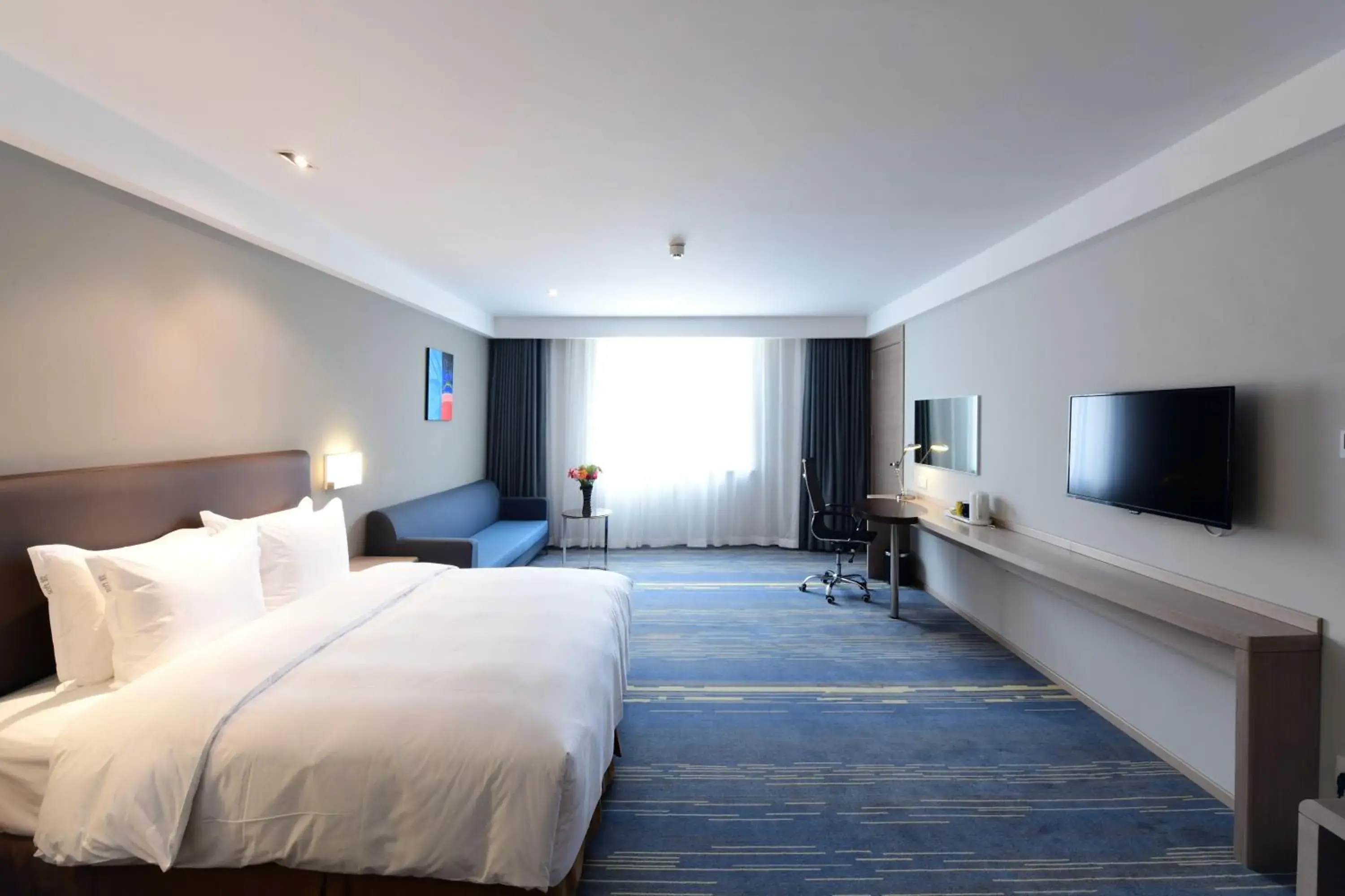 Standard King Room - Disability Access in Holiday Inn Express Changchun High-Tech Zone by IHG Standard King Room - Disability Access in Holiday Inn Express Changchun High-Tech Zone by IHG