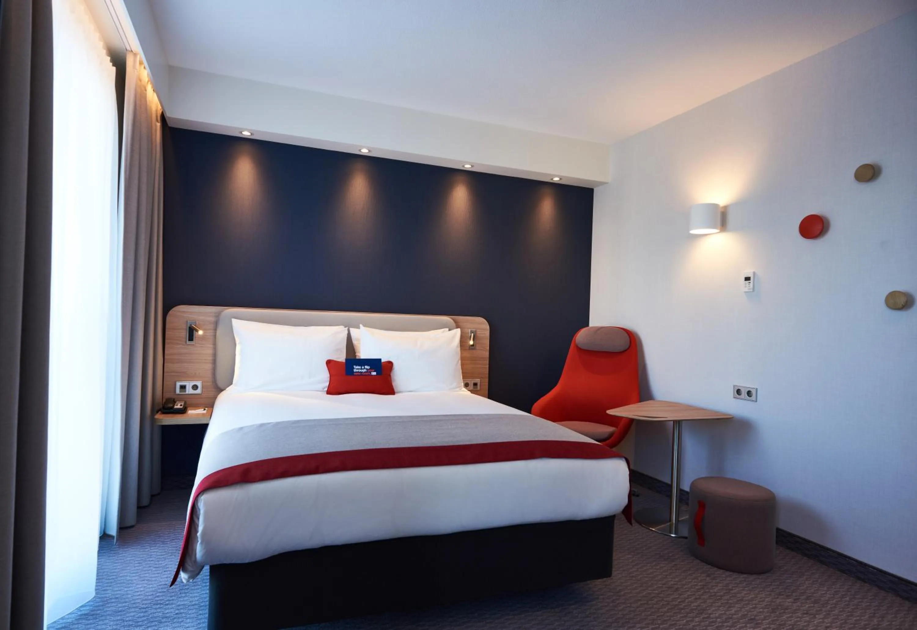 Bedroom, Bed in Holiday Inn Express Amsterdam - City Hall by IHG