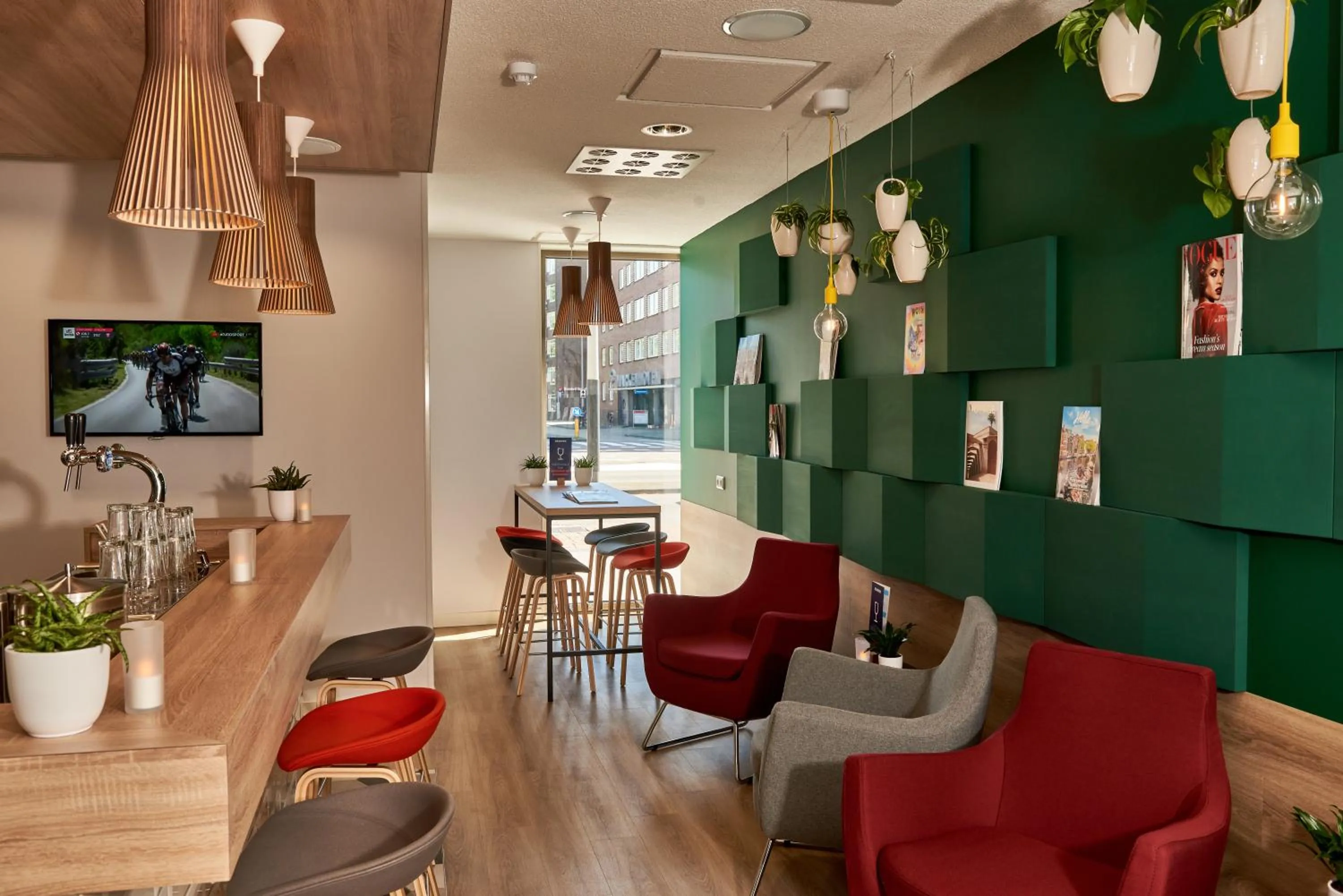 Lounge or bar in Holiday Inn Express Amsterdam - City Hall by IHG