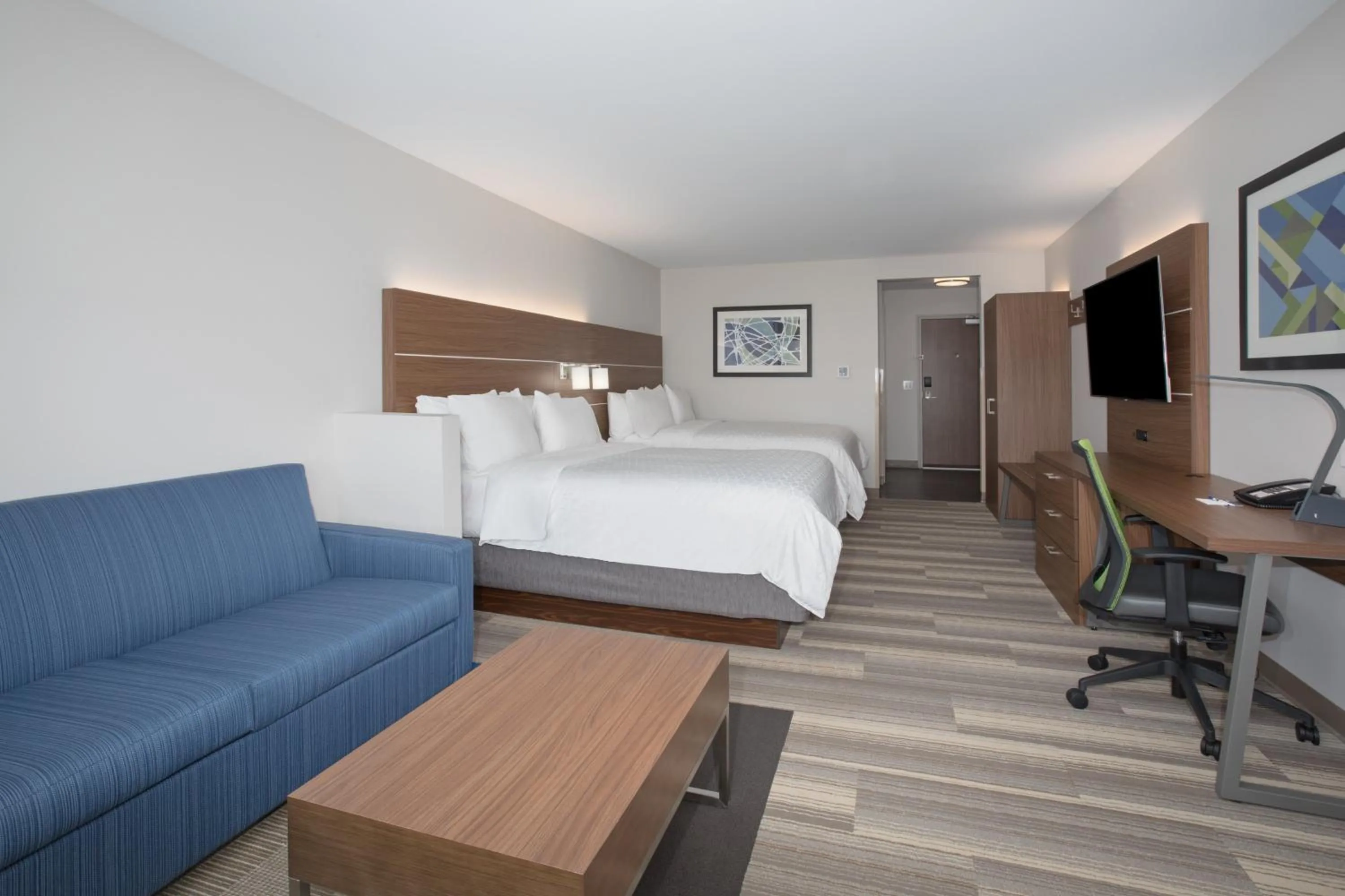 Photo of the whole room, Bed in Holiday Inn Express & Suites Sioux City North - Event Center by IHG