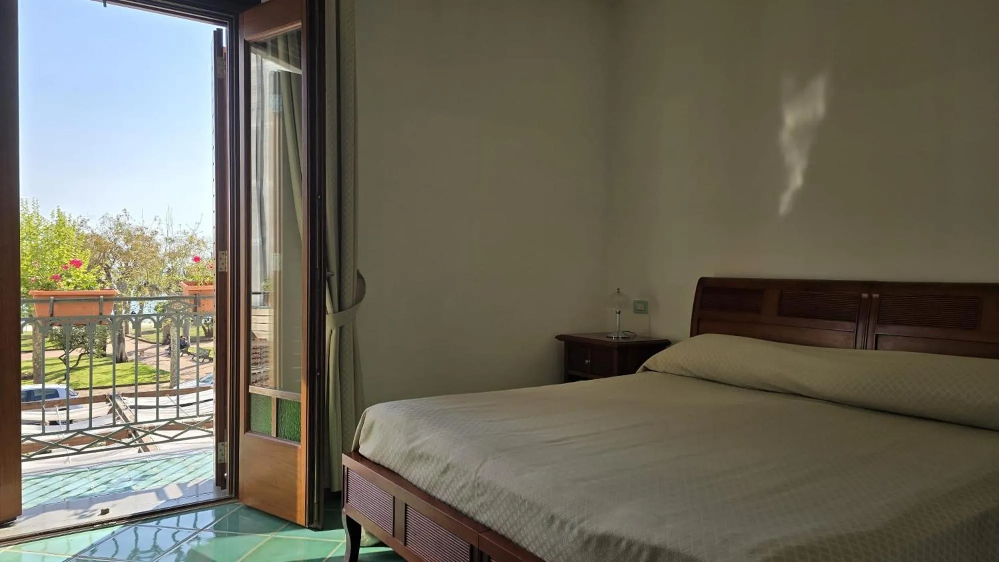 Balcony/Terrace, Bed in Hotel Pisacane