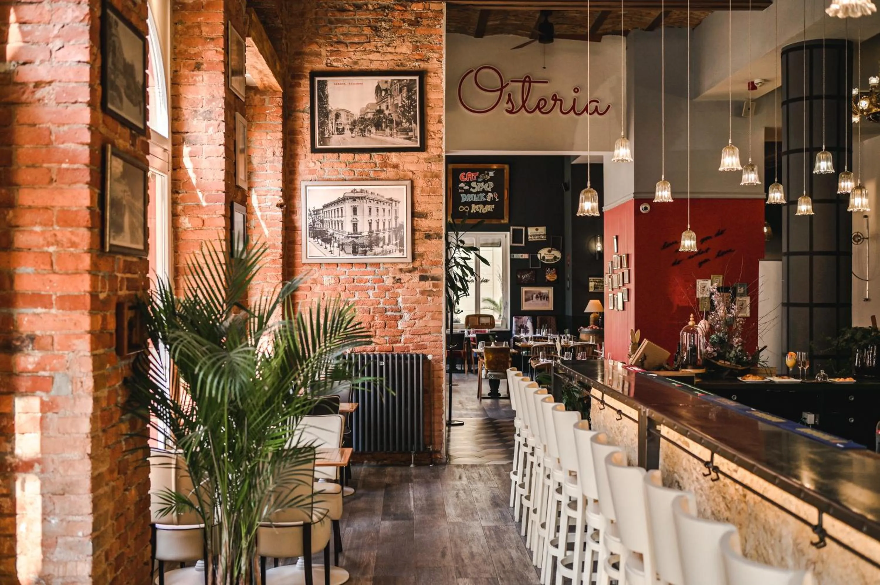 Restaurant/places to eat in Hotel Continental