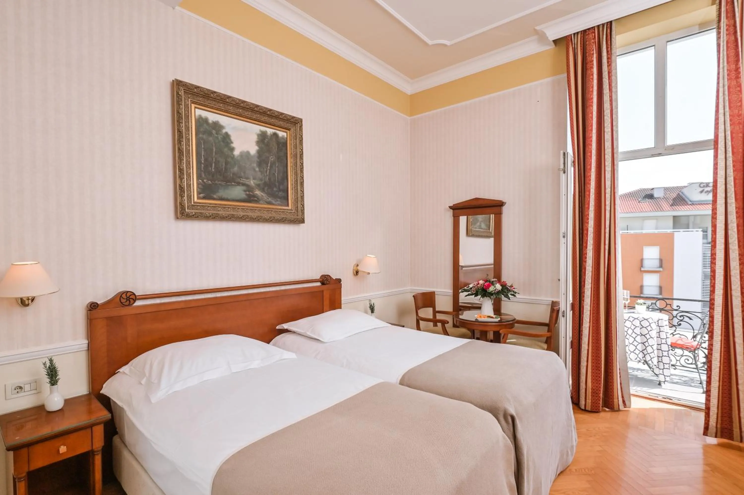 Bedroom, Bed in Hotel Continental