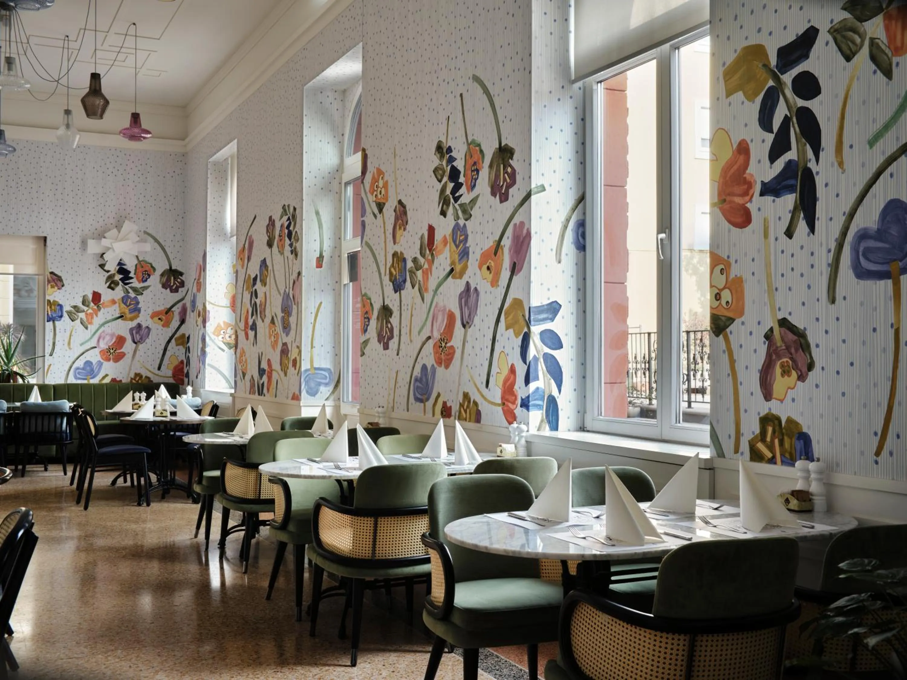 Restaurant/places to eat in Hotel Continental