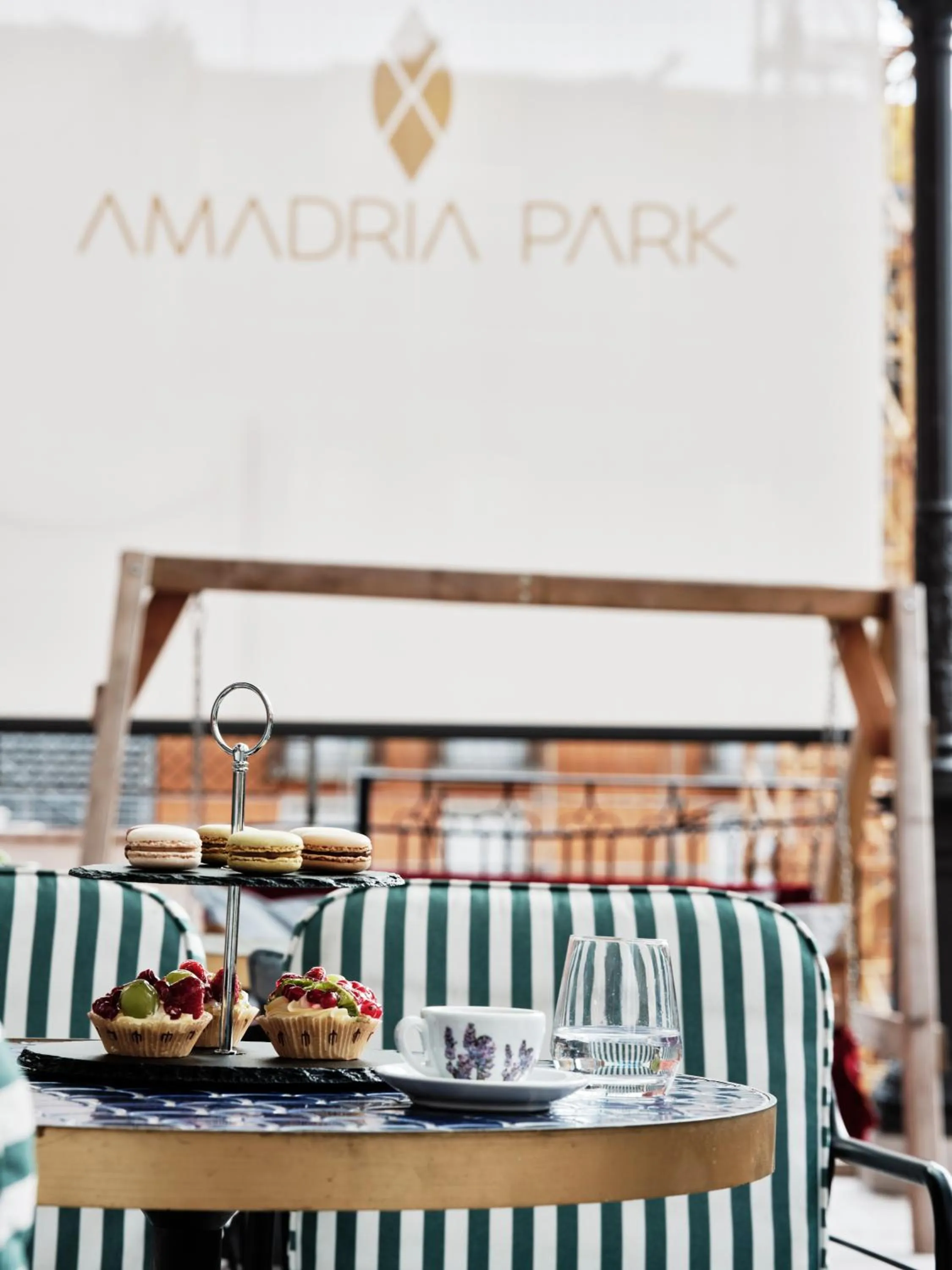 Restaurant/places to eat in Hotel Continental