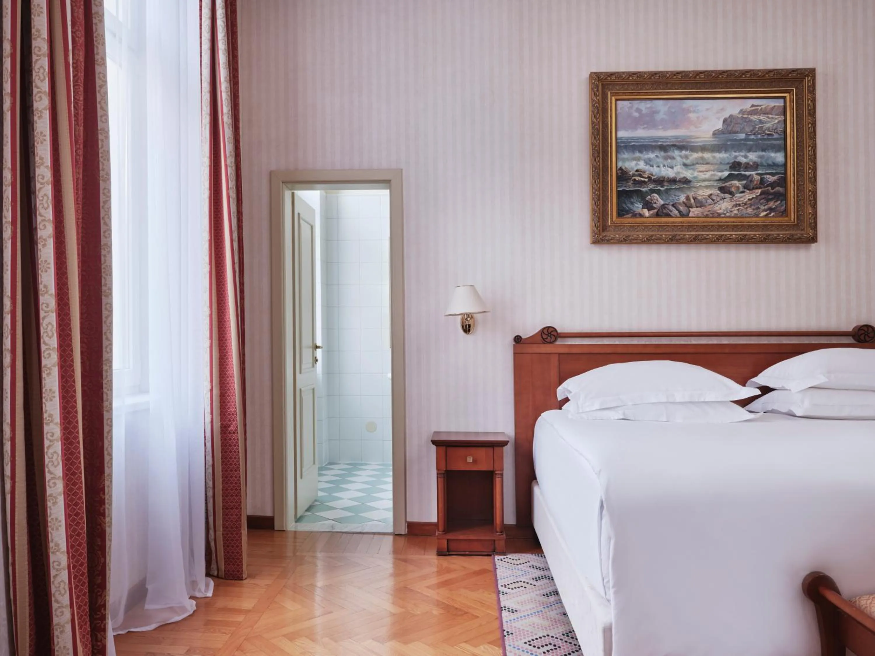 Bed in Hotel Continental