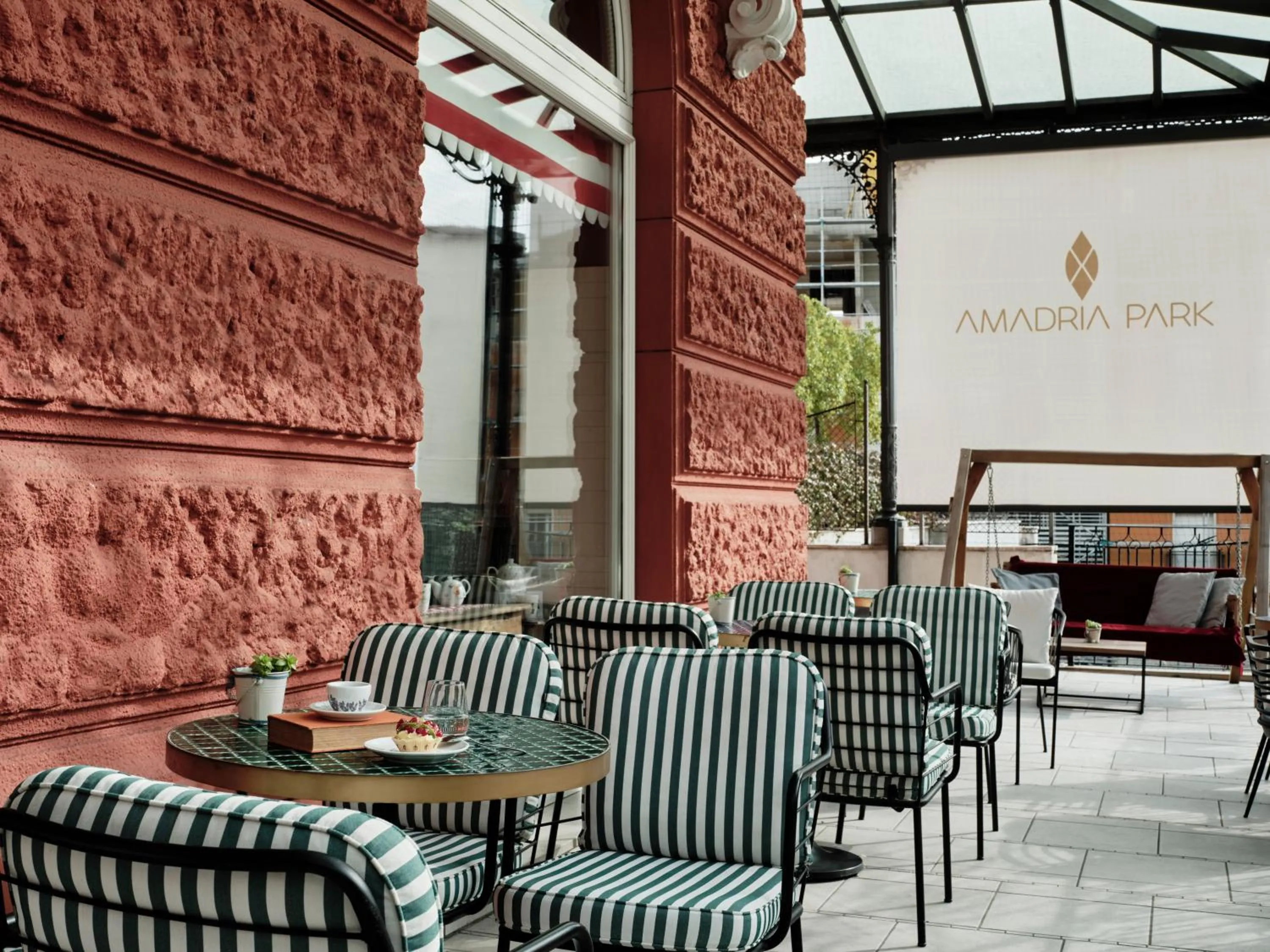 Restaurant/places to eat in Hotel Continental