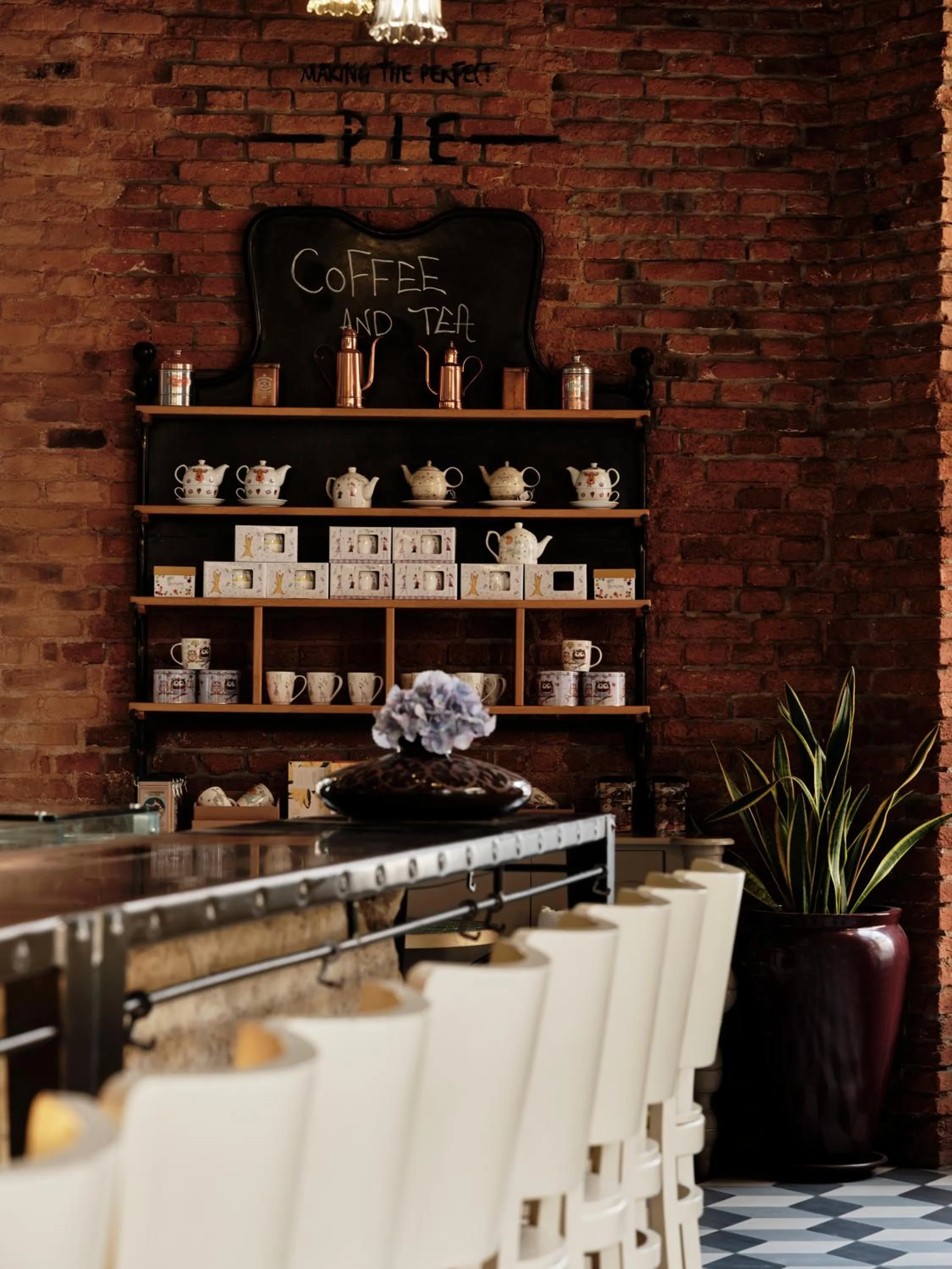 Restaurant/places to eat in Hotel Continental