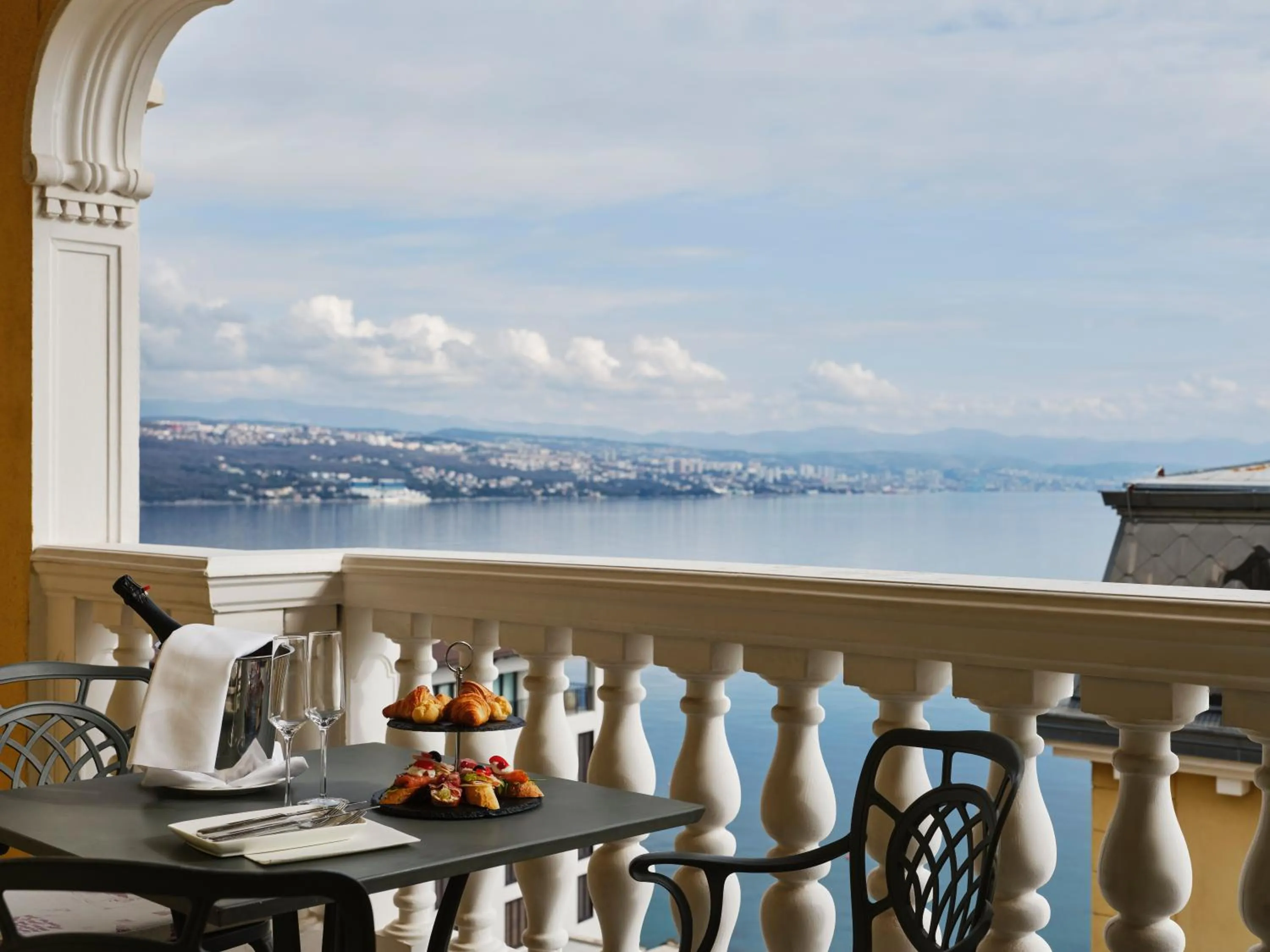 Day in Hotel Continental