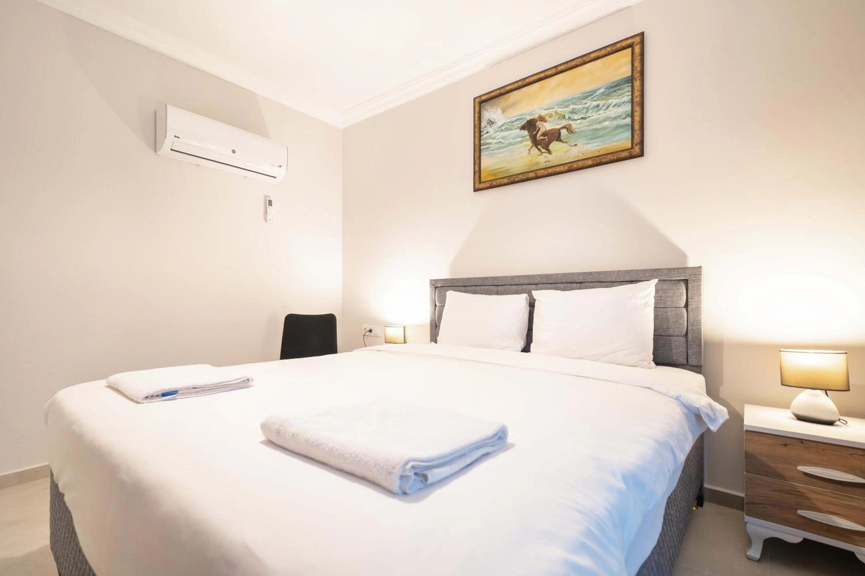 Bed in Dedeminn Garden Hotel