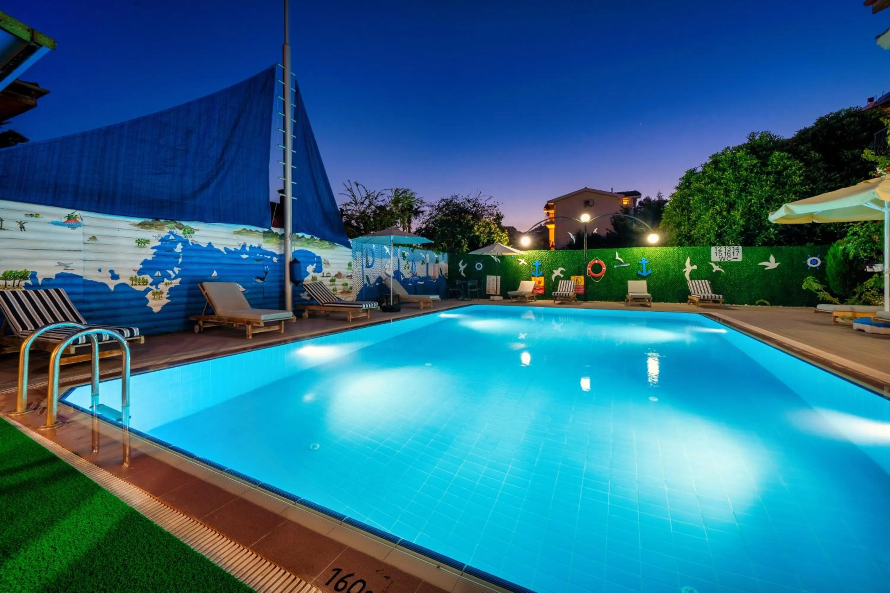 Night in Dedeminn Garden Hotel