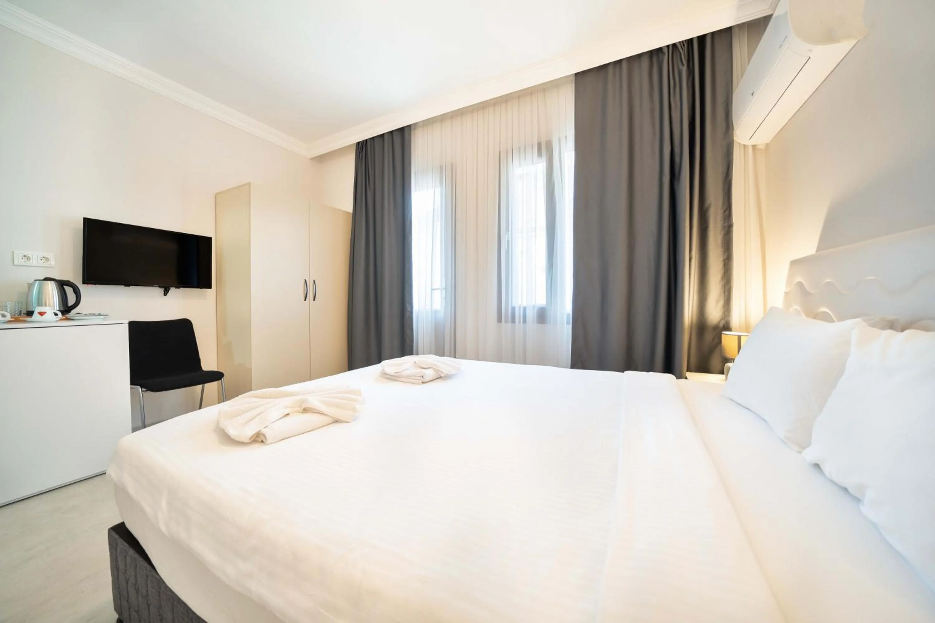 Bed in Dedeminn Garden Hotel