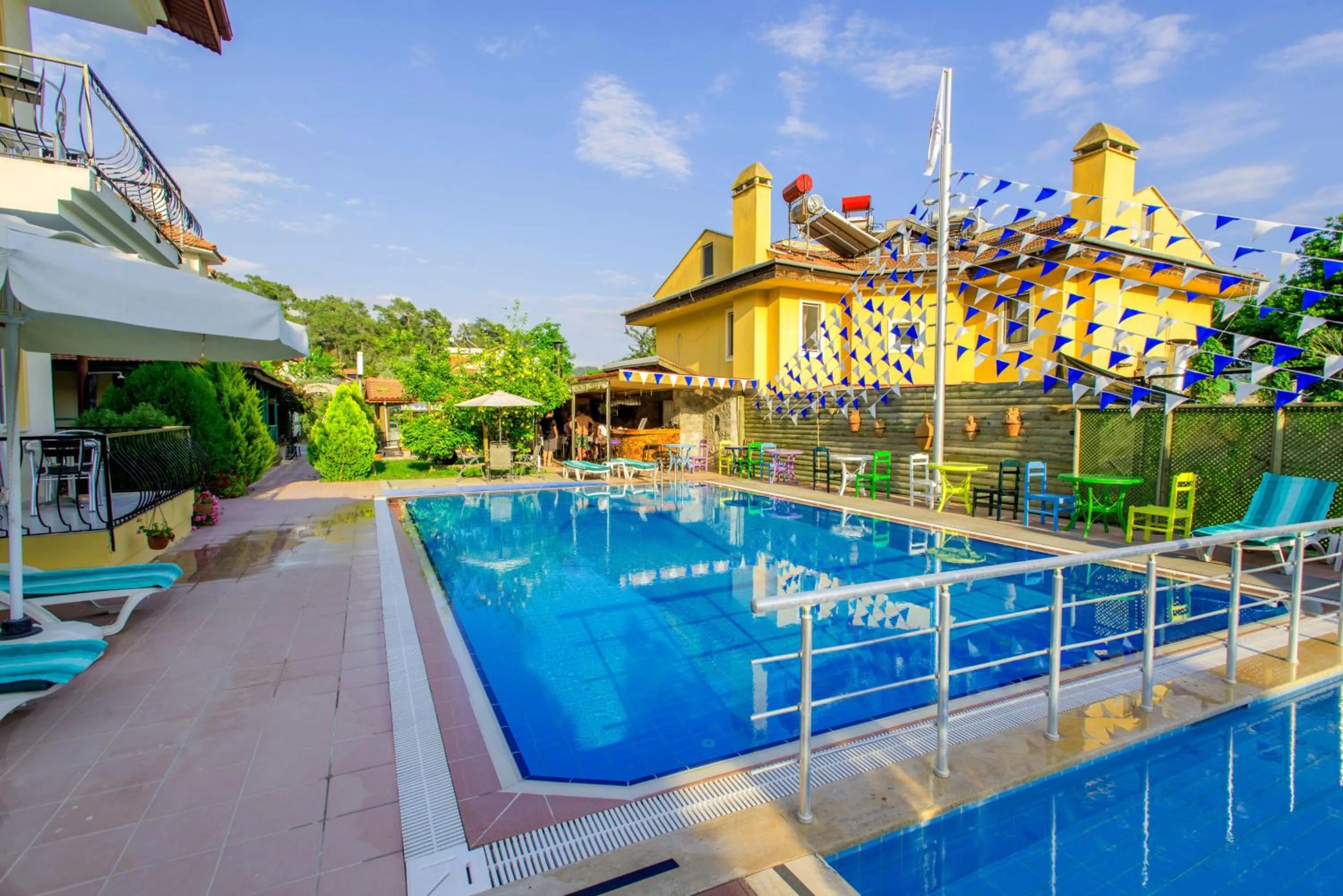 Lounge or bar in Dedeminn Garden Hotel