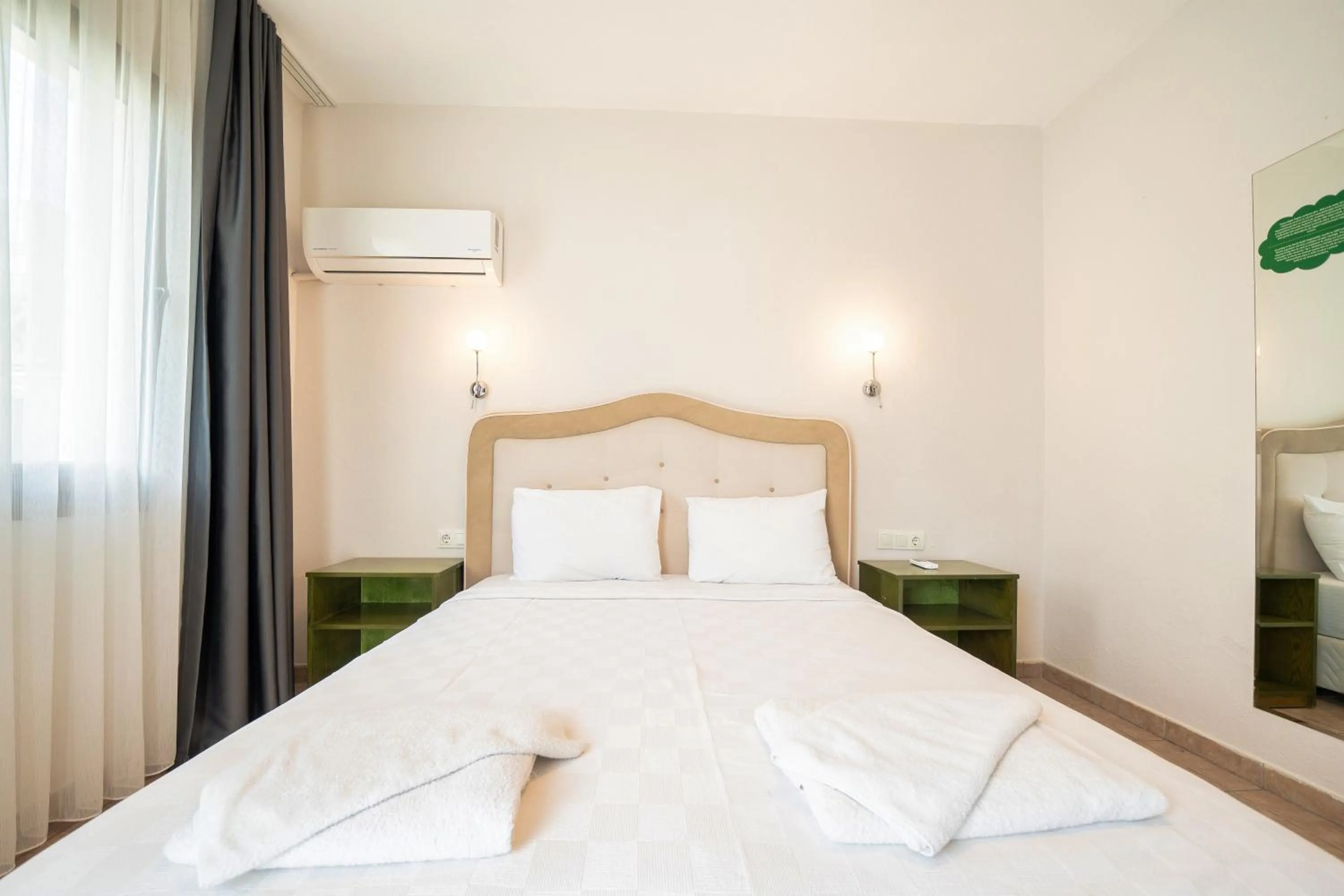 Bed in Dedeminn Garden Hotel