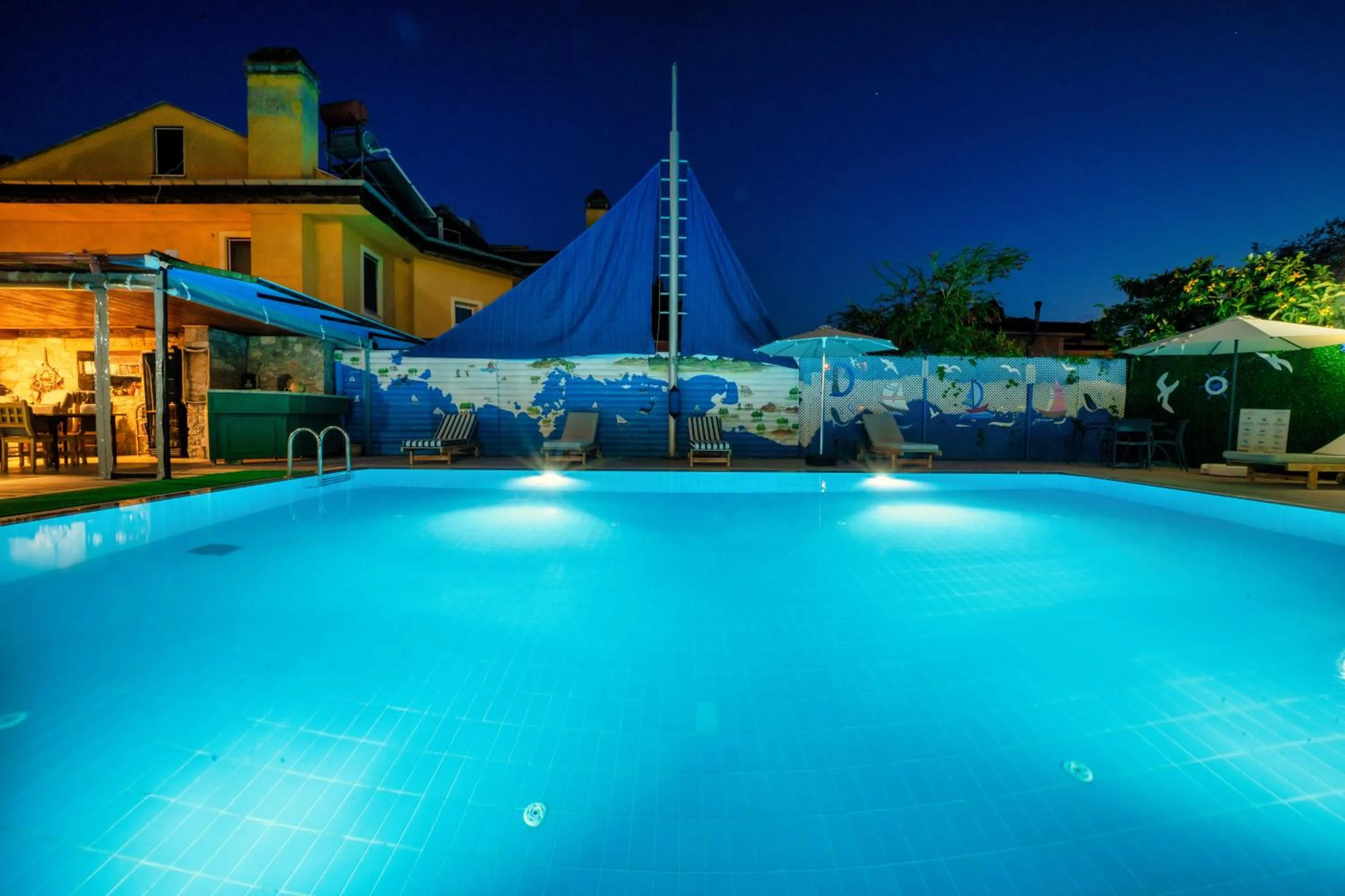 Night in Dedeminn Garden Hotel