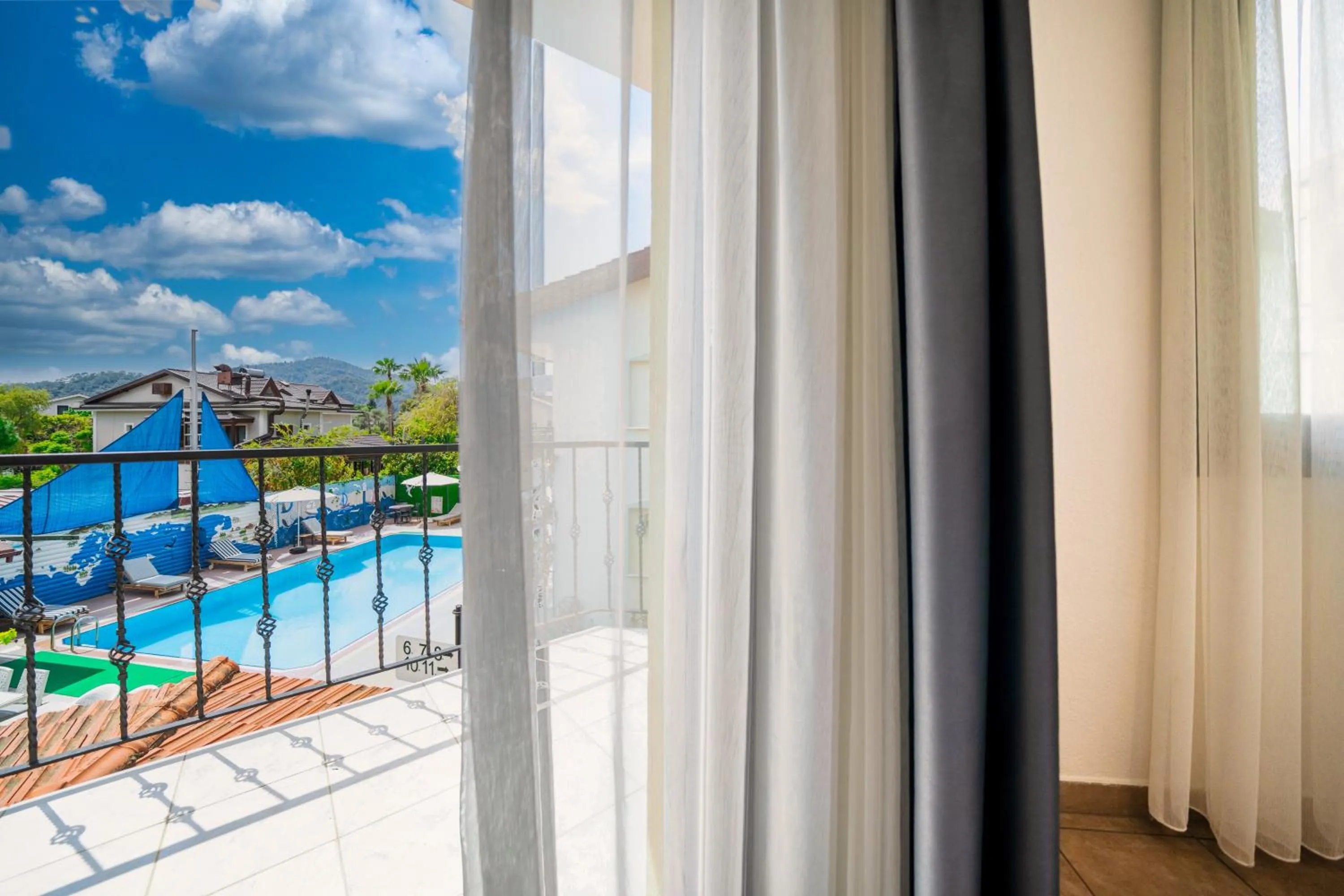 Day in Dedeminn Garden Hotel