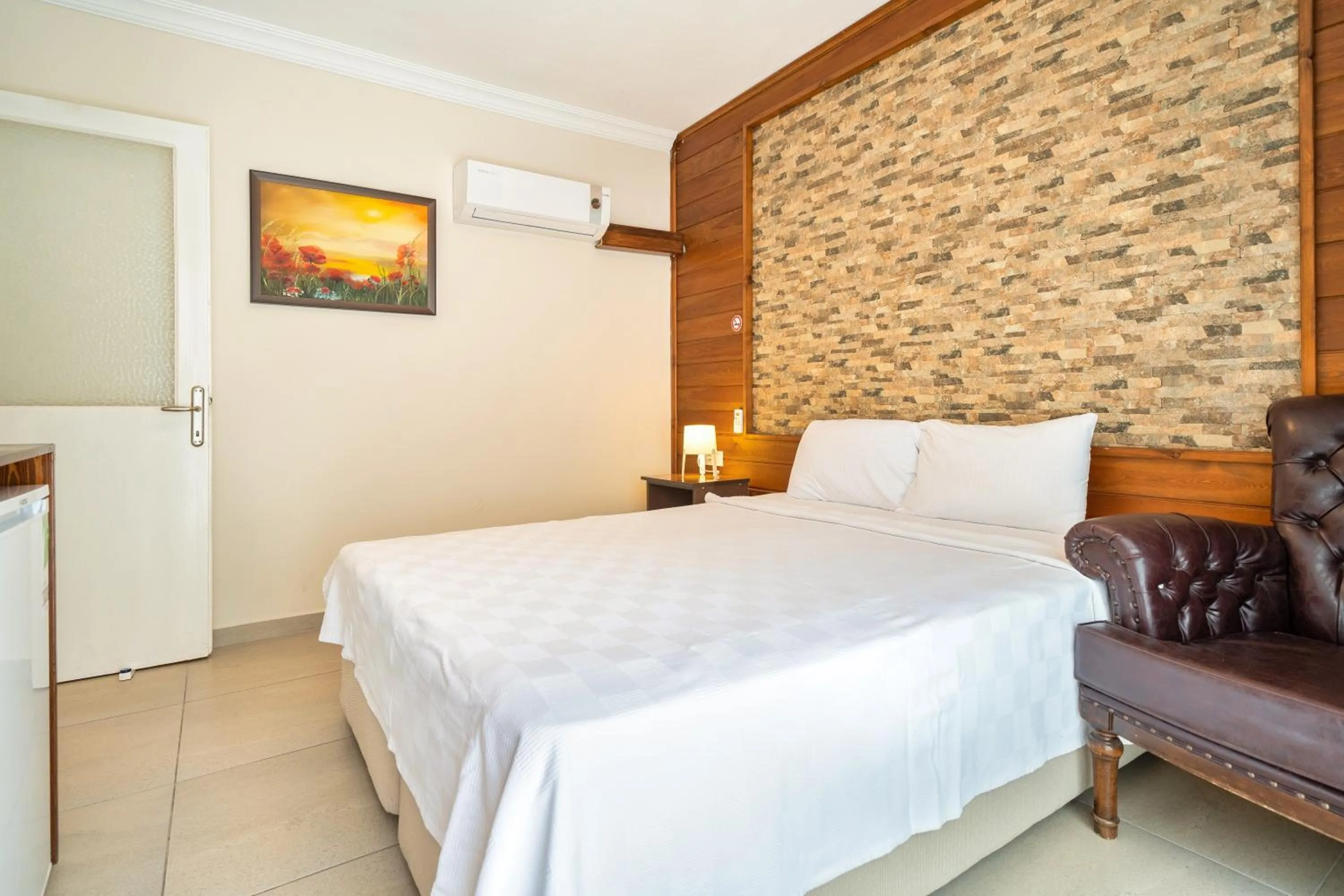 Bed in Dedeminn Garden Hotel