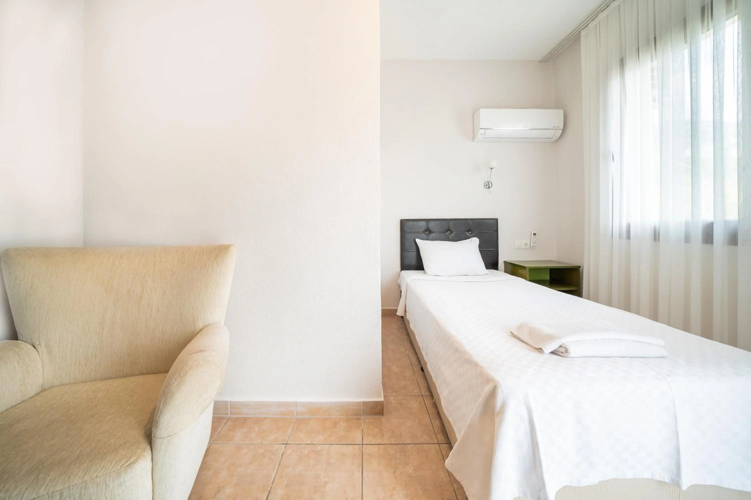 Bed in Dedeminn Garden Hotel