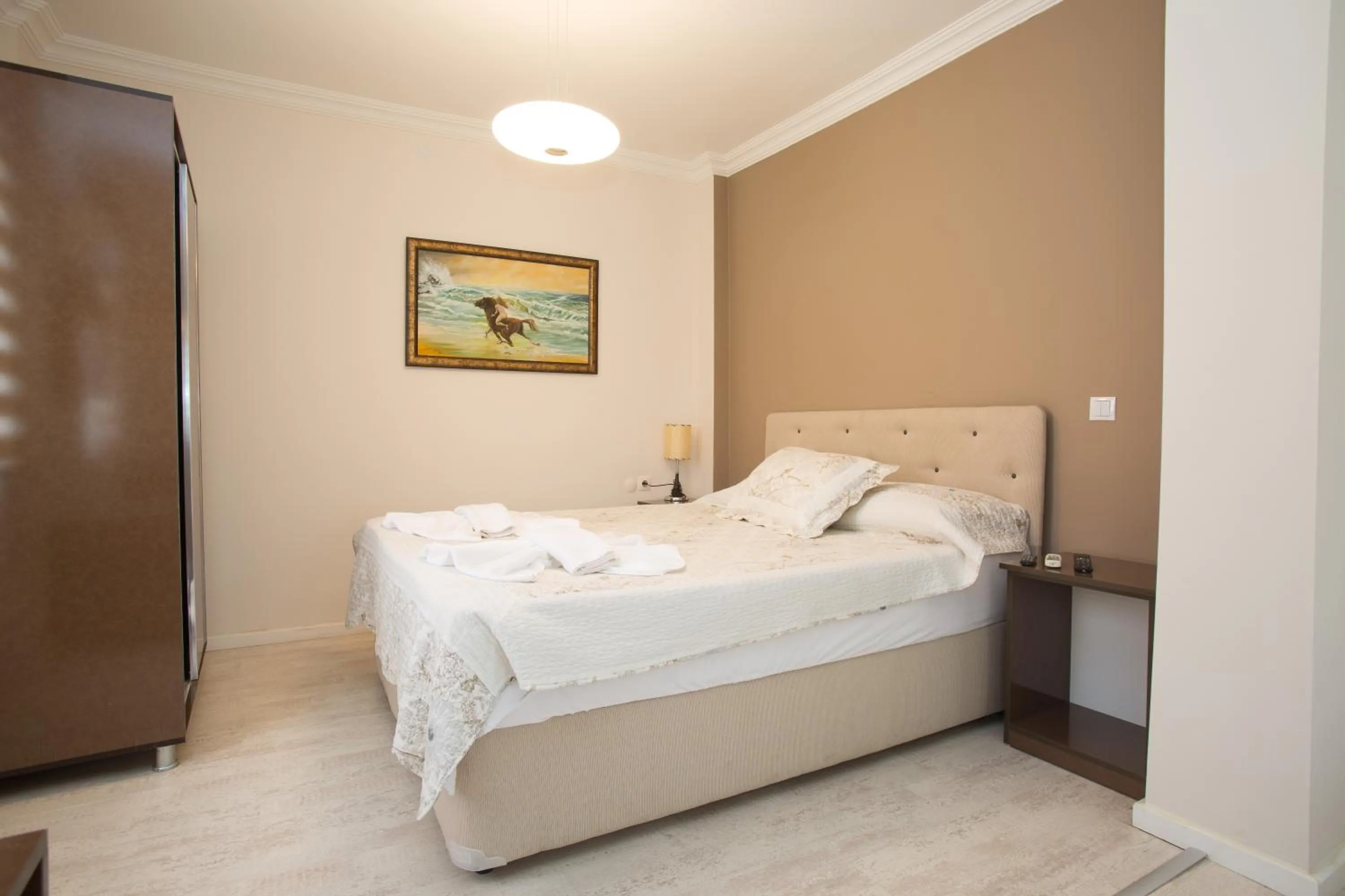 Bed in Dedeminn Garden Hotel