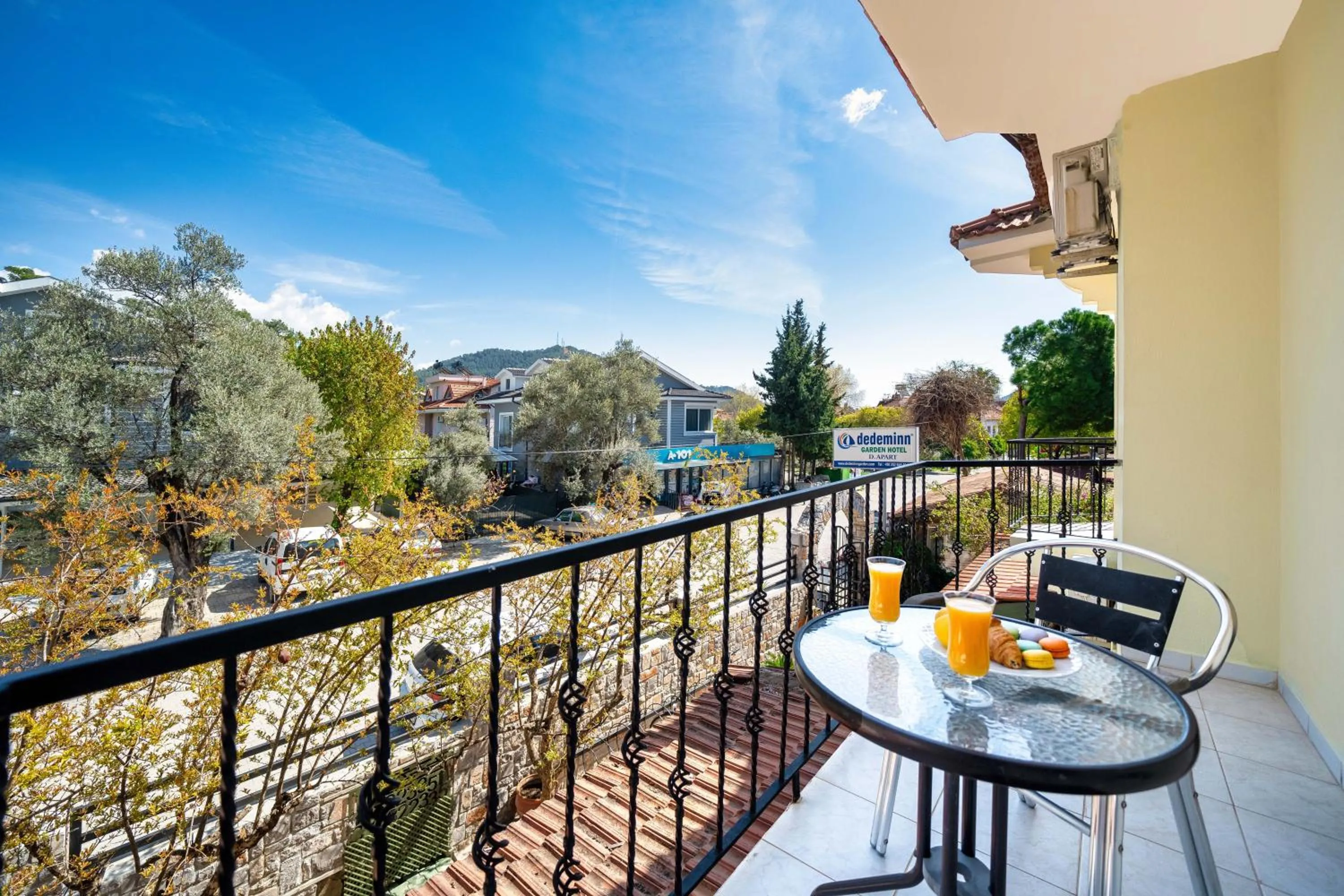 Patio in Dedeminn Garden Hotel