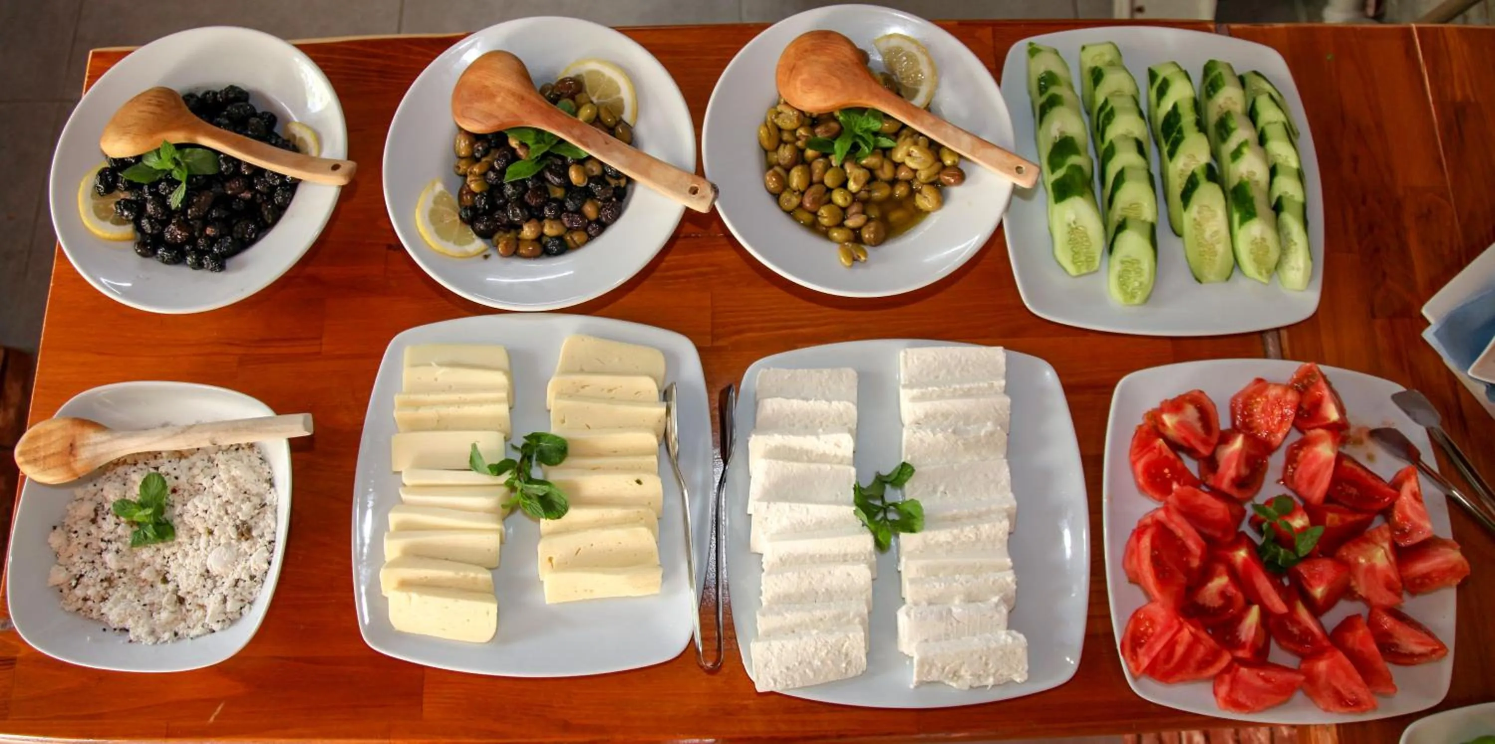 Food and drinks in Dedeminn Garden Hotel