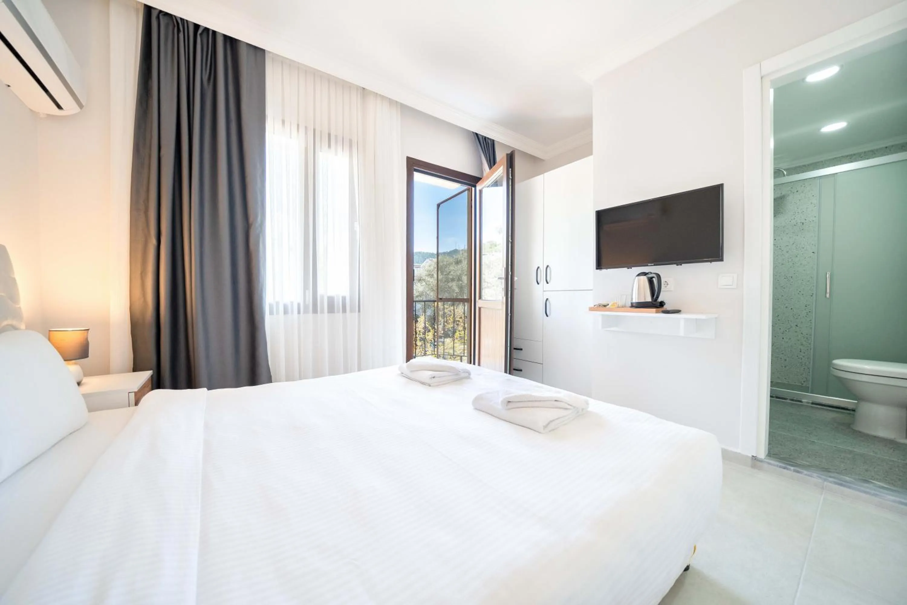 Bed in Dedeminn Garden Hotel