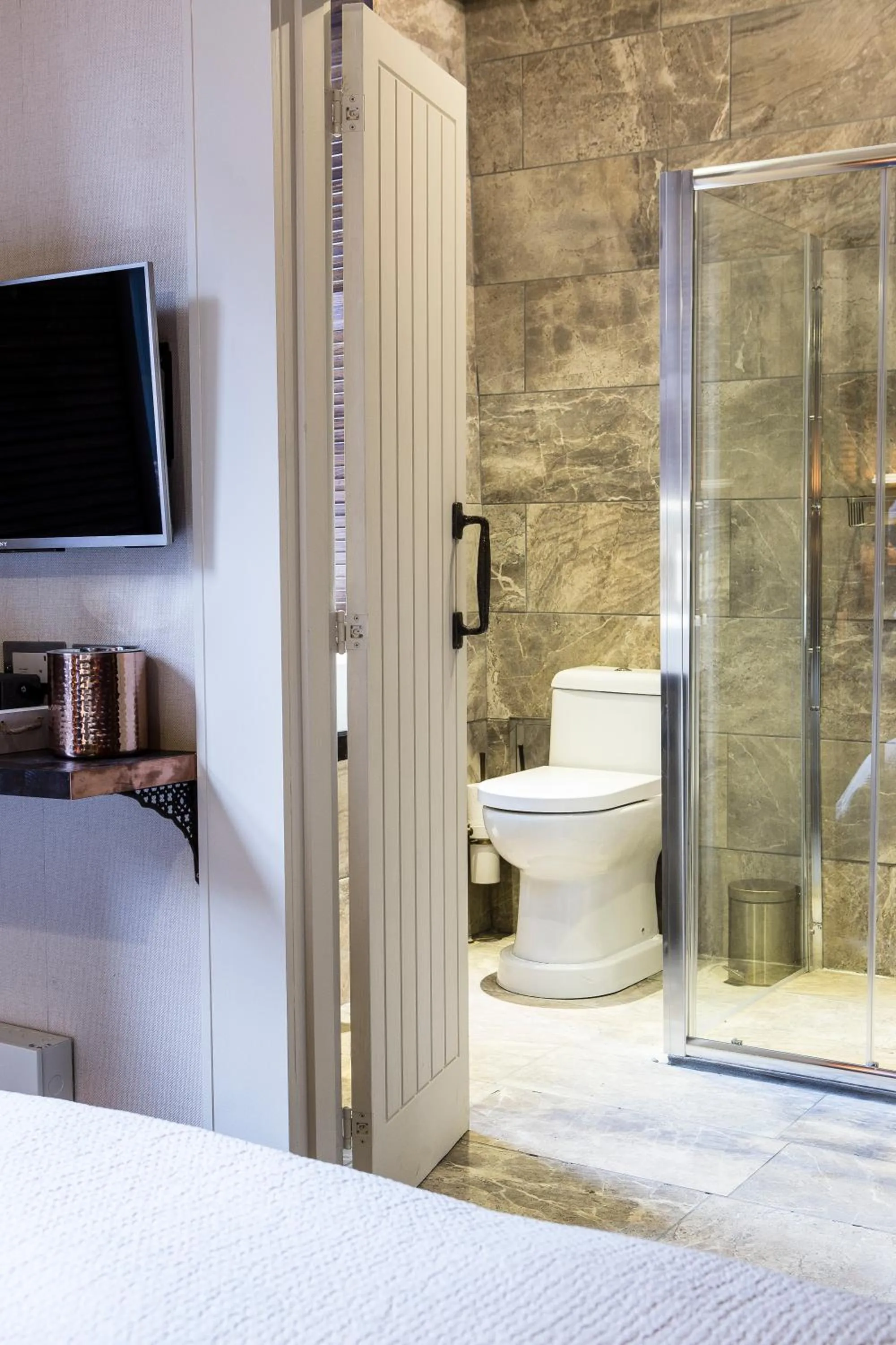 The Cow Hollow Hotel