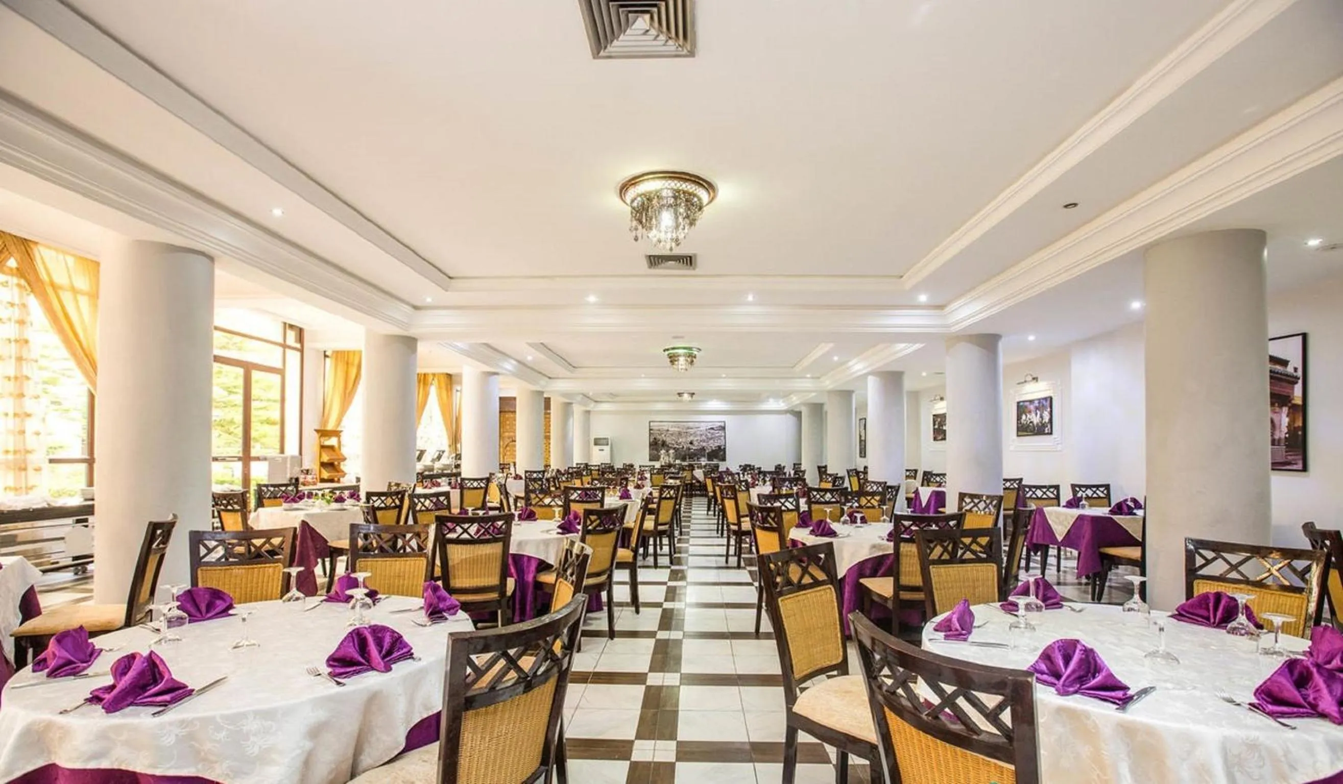 Restaurant/places to eat in Zalagh Parc Palace
