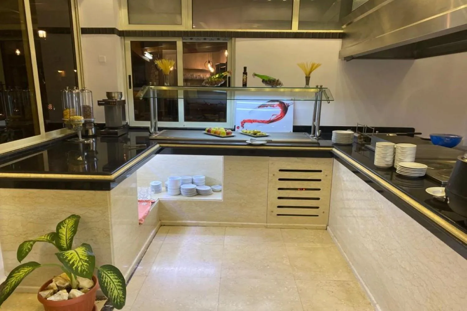 Restaurant/places to eat in Silver Beach Boutique Hotel