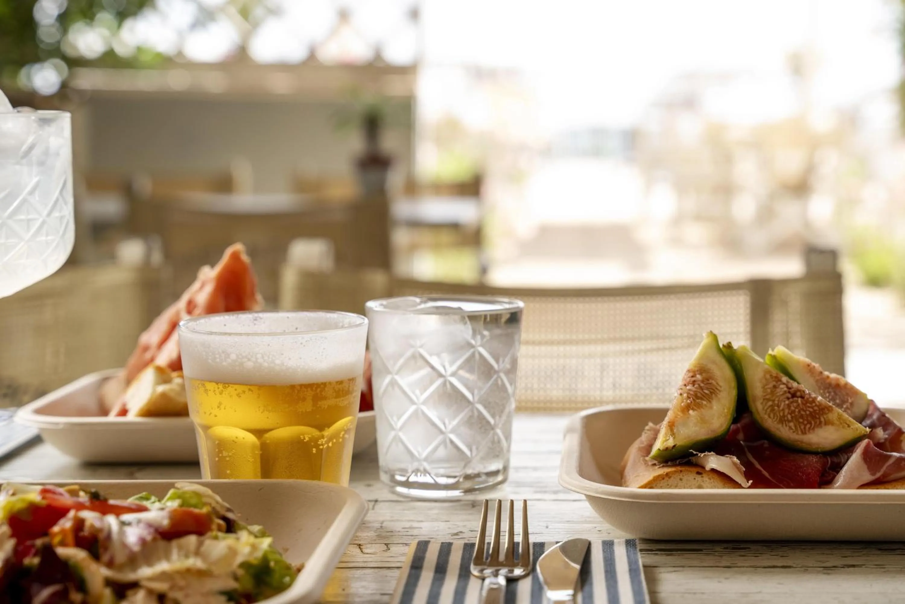 Restaurant/places to eat in Hotel Roxy & Beach