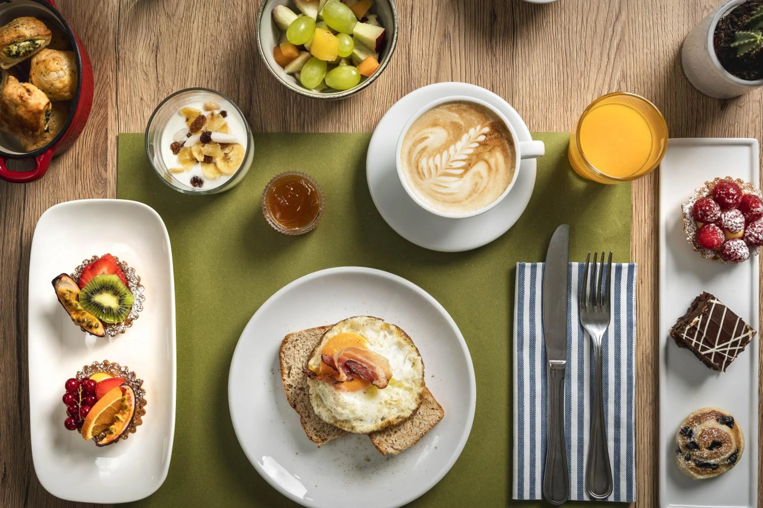 Restaurant/places to eat in Hotel Roxy & Beach