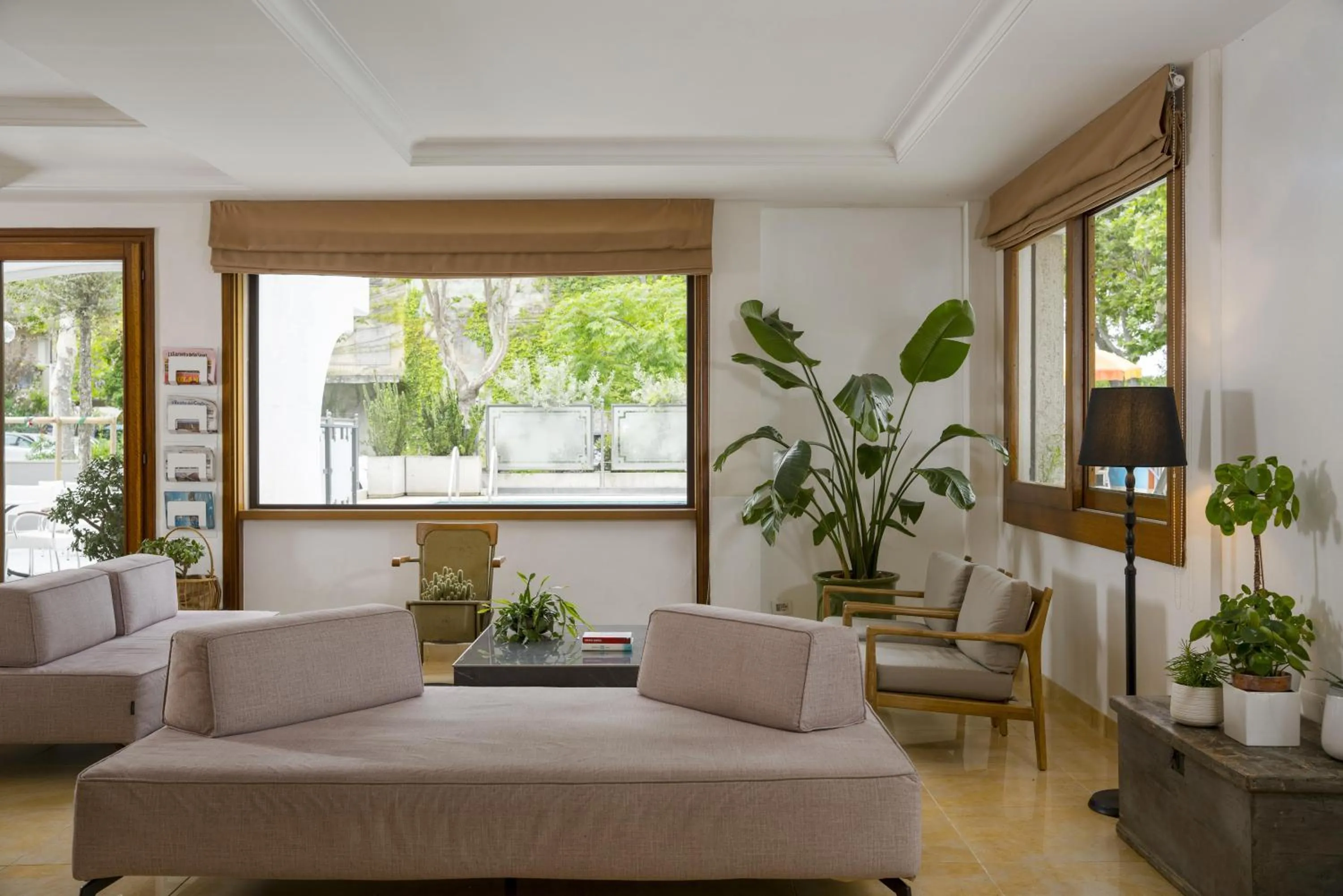 Communal lounge/ TV room in Hotel Roxy & Beach