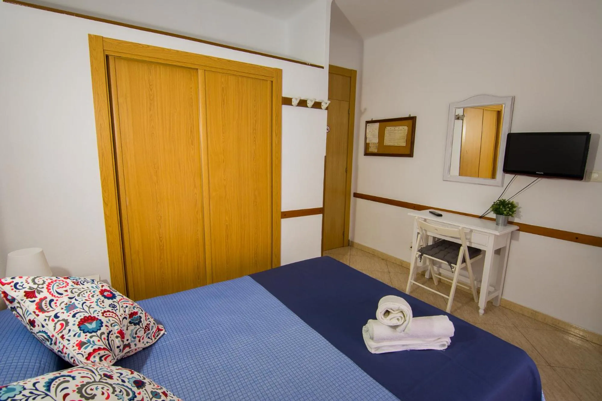 Photo of the whole room, Bed in Hostal Guillot