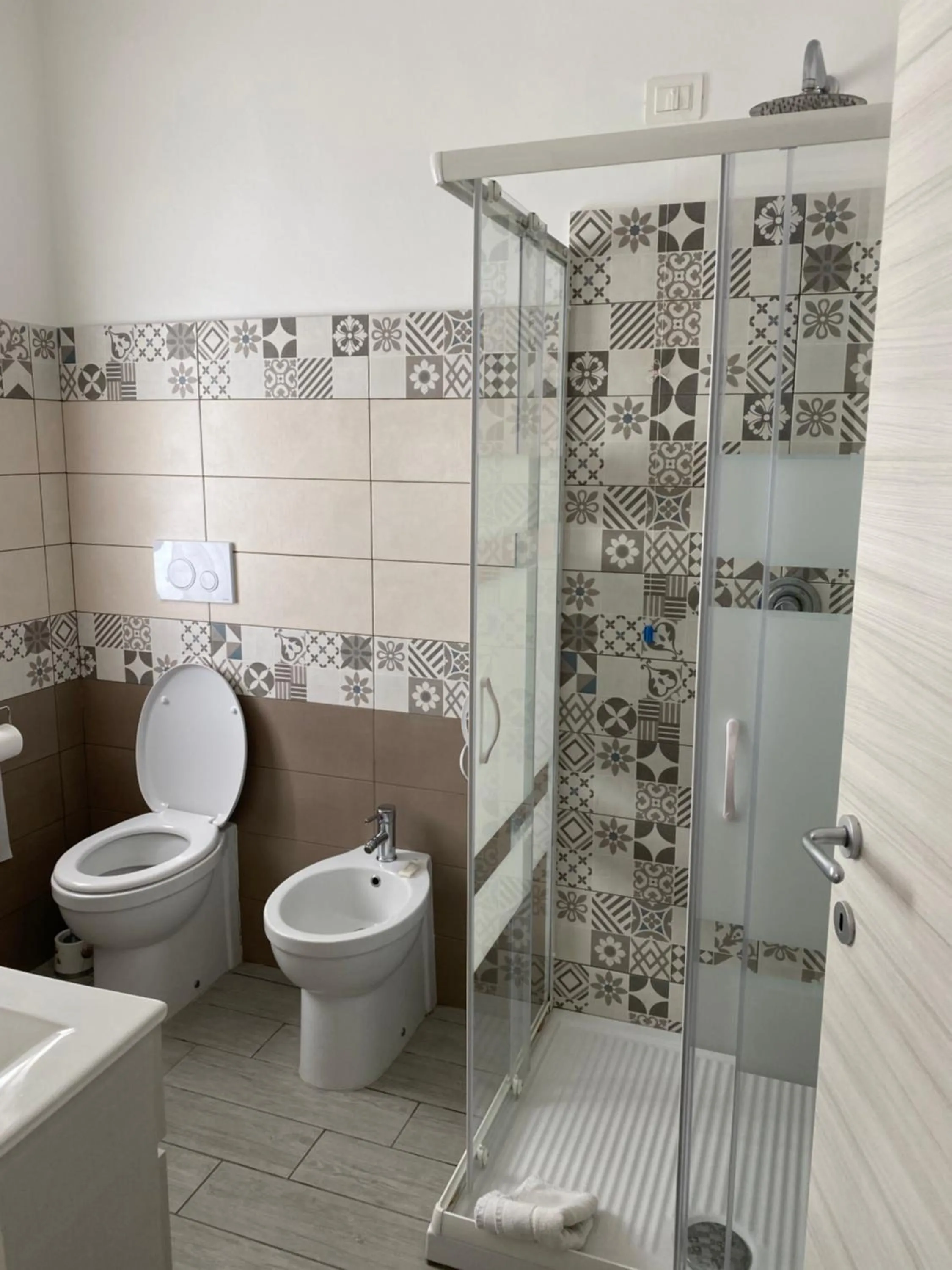 Shower in La Porta del Mare