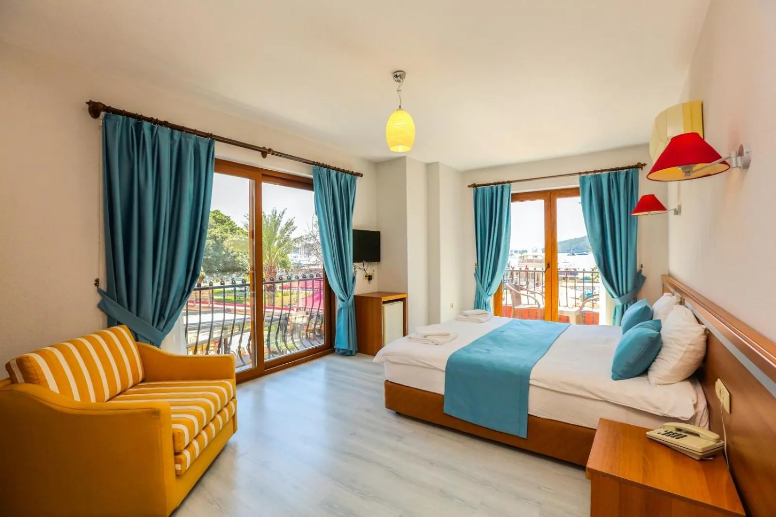 Photo of the whole room, Bed in Gocek Unlu Hotel