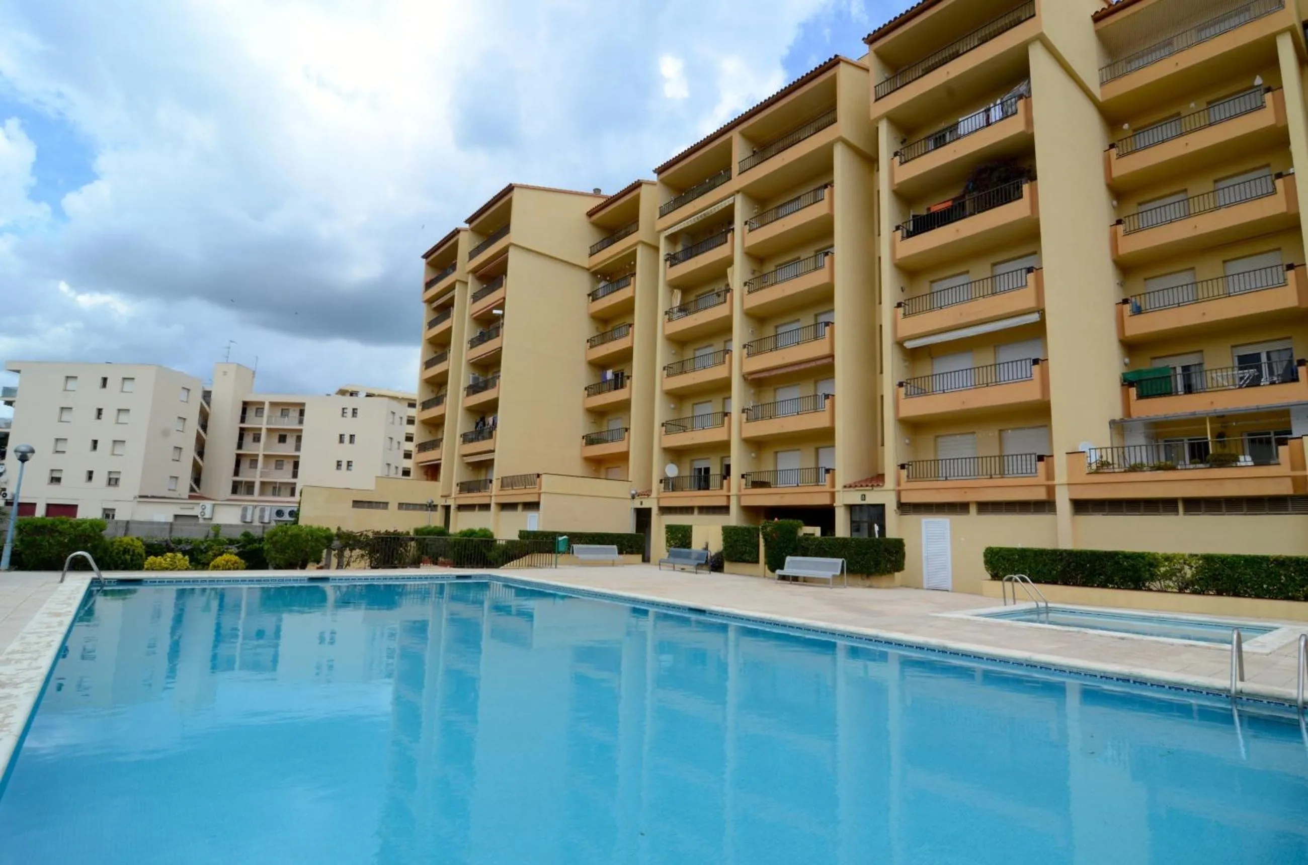Pool view in MAR BLAU L'ESCALA