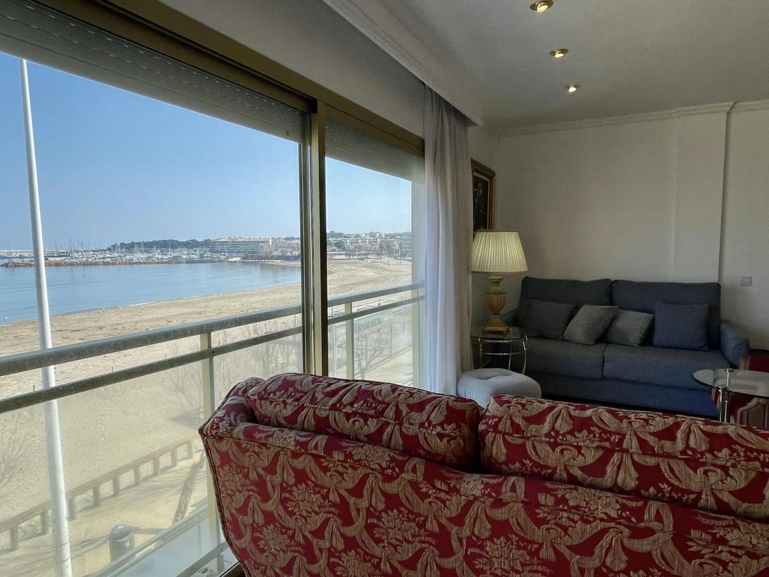 Communal lounge/ TV room in Margarida