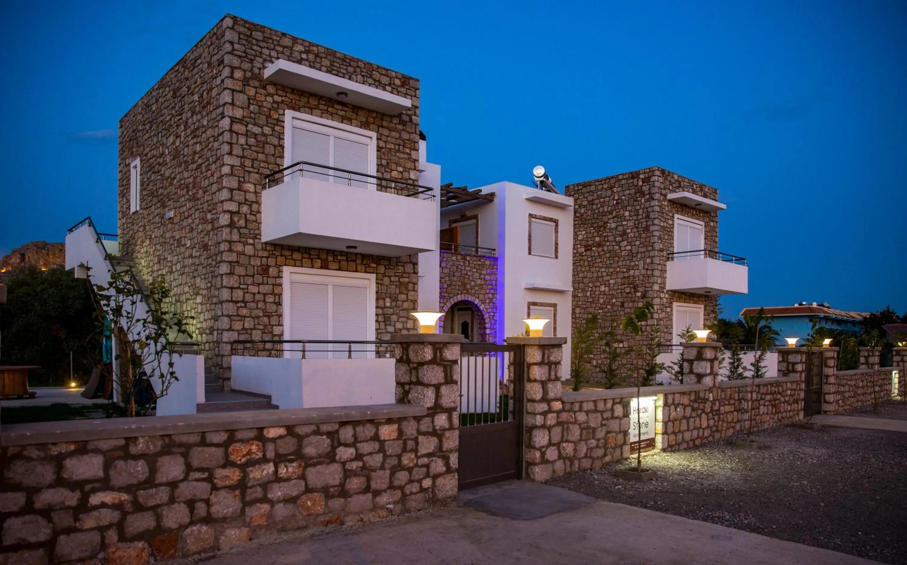 Facade/entrance in Haraki Stone Apartments