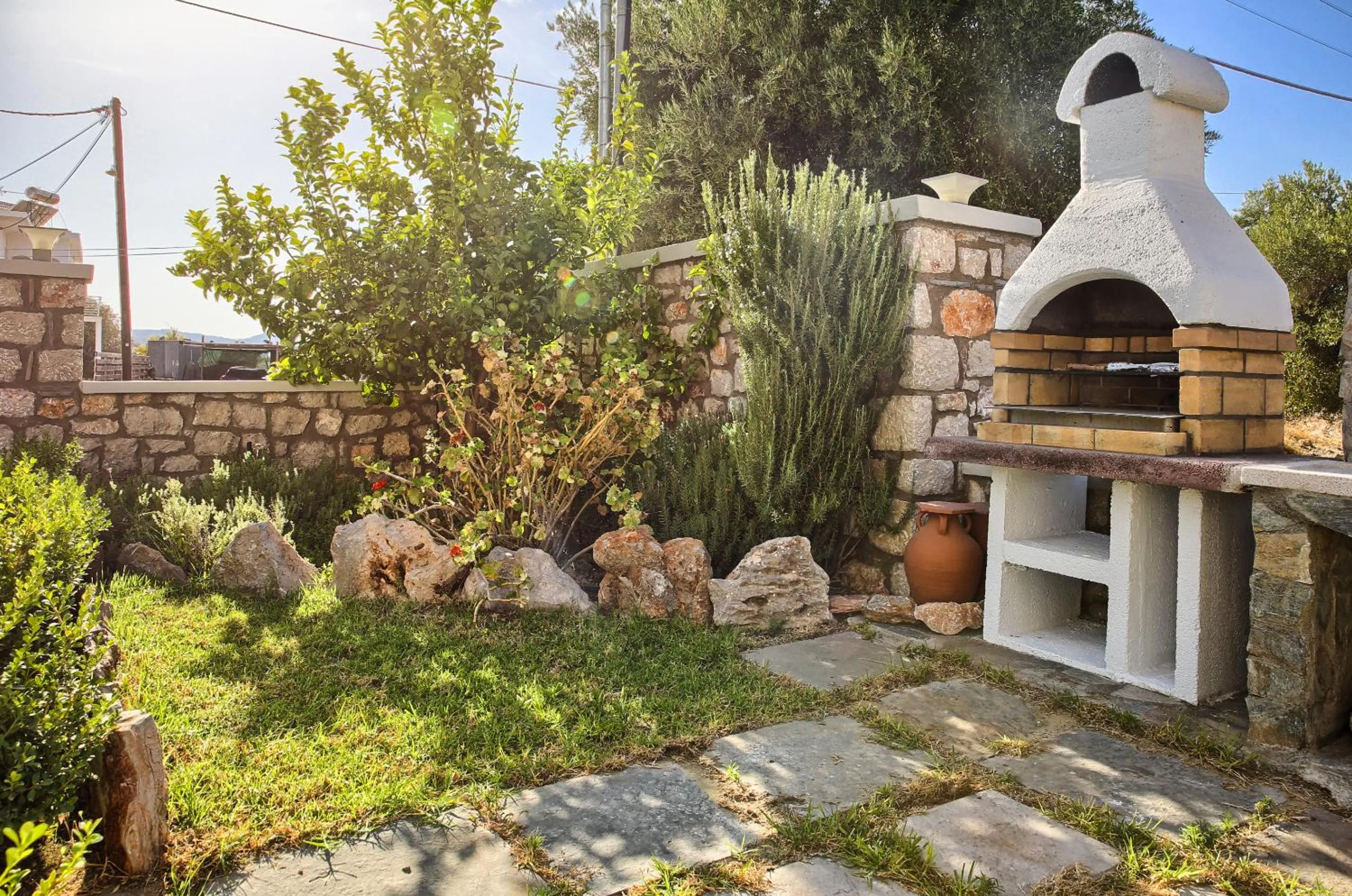 Restaurant/places to eat in Haraki Stone Apartments