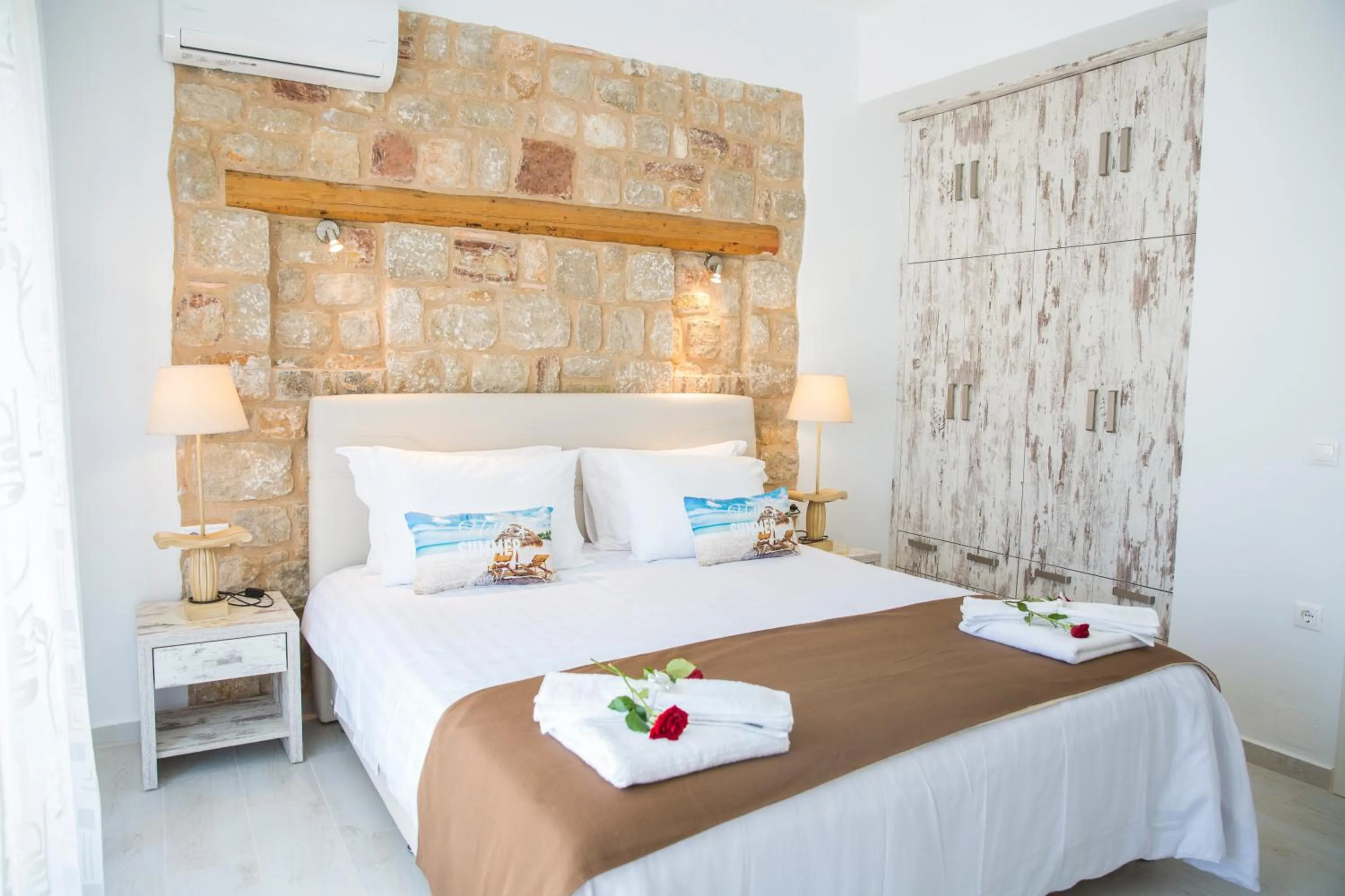 Bed in Haraki Stone Apartments