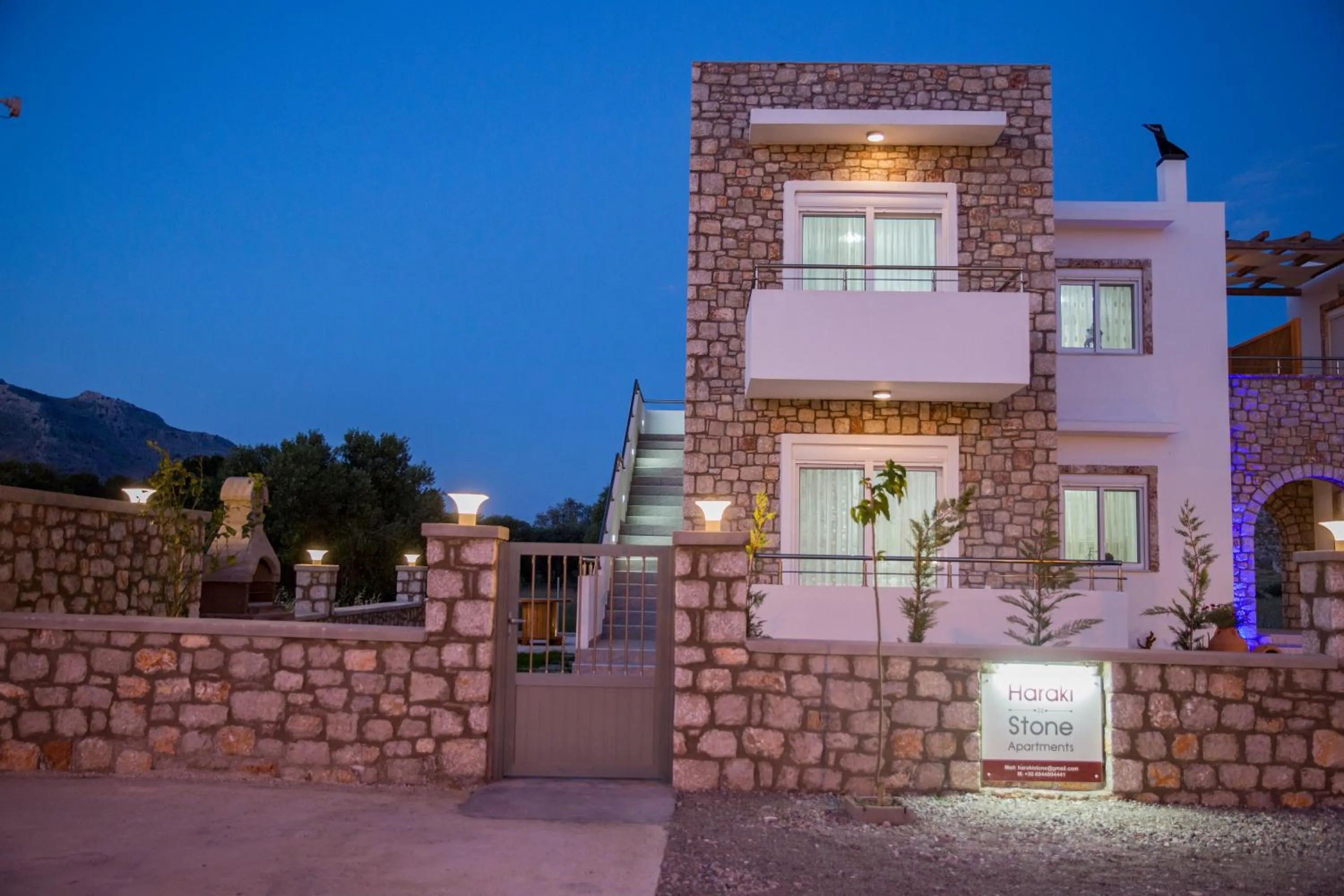 Facade/entrance in Haraki Stone Apartments