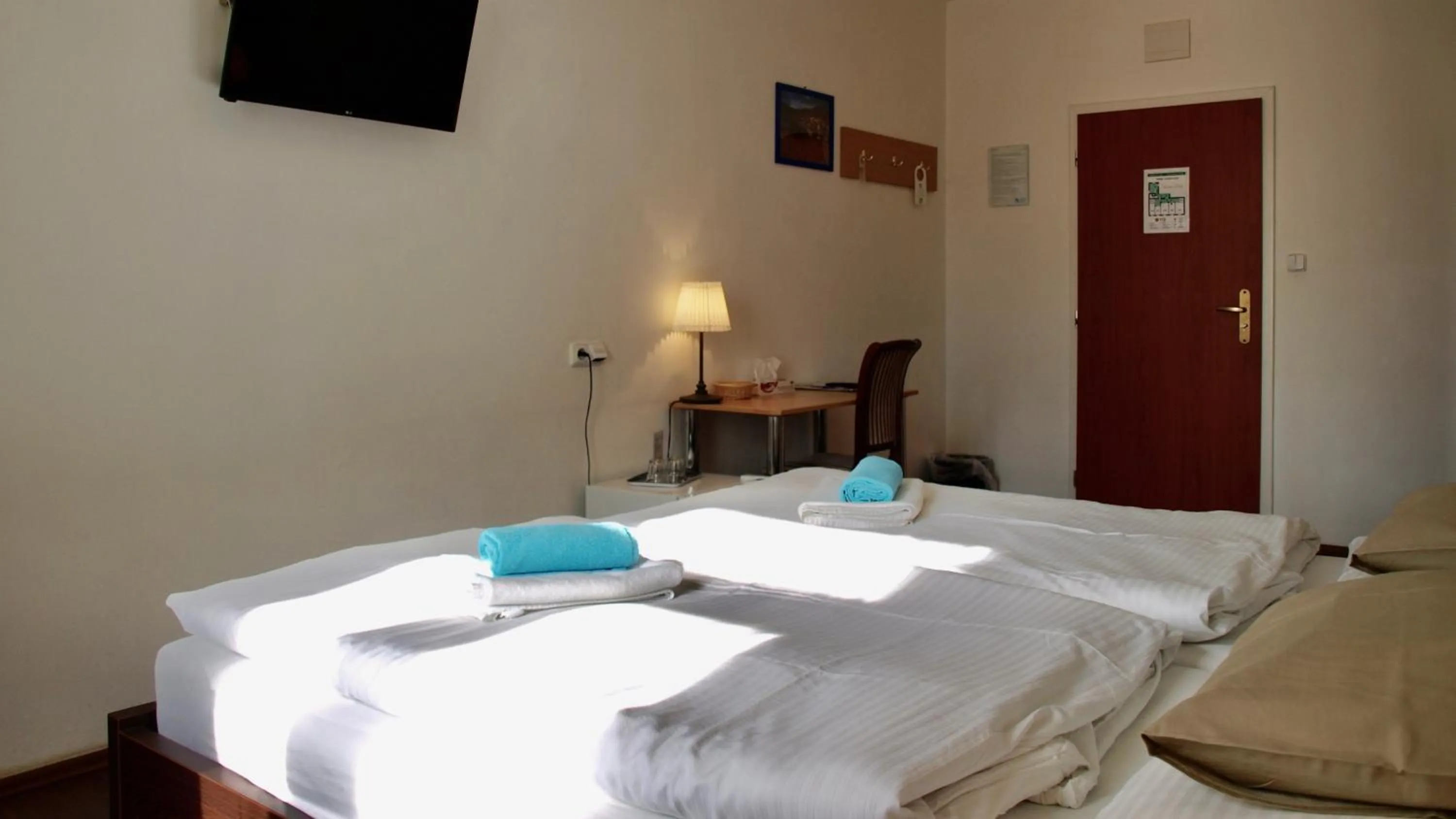 Photo of the whole room, Bed in Pension Village