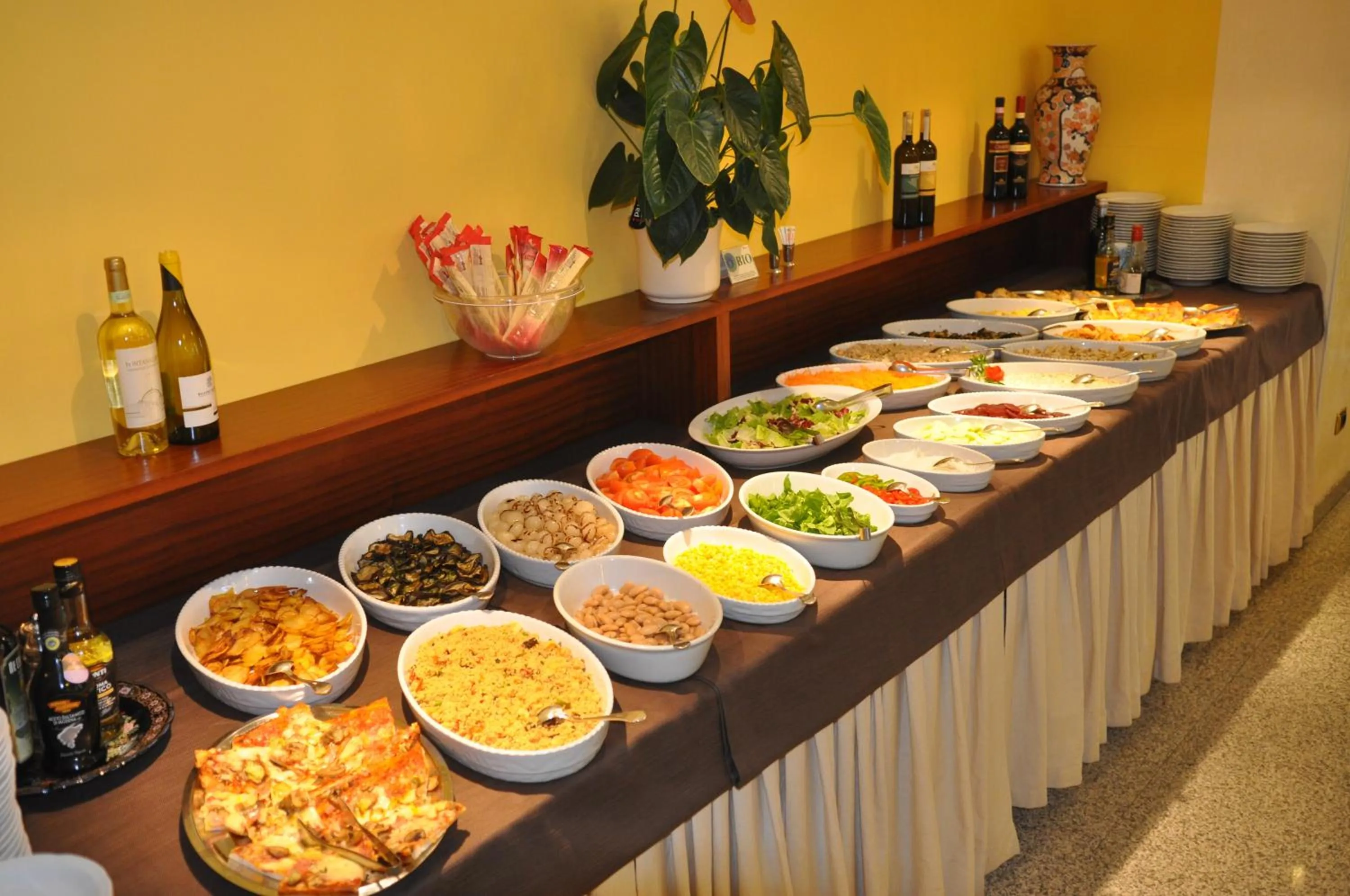 Restaurant/places to eat in Hotel Sayonara