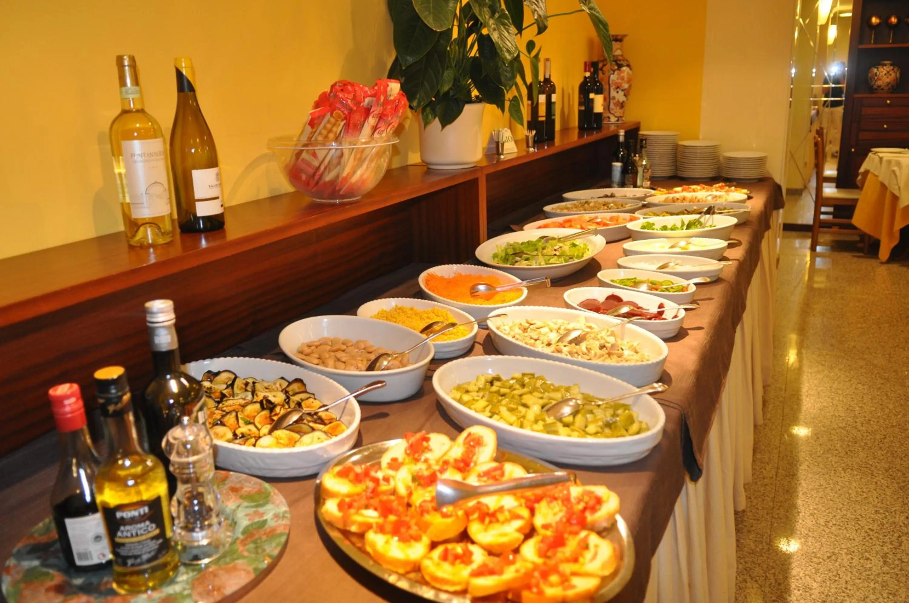 Restaurant/places to eat in Hotel Sayonara