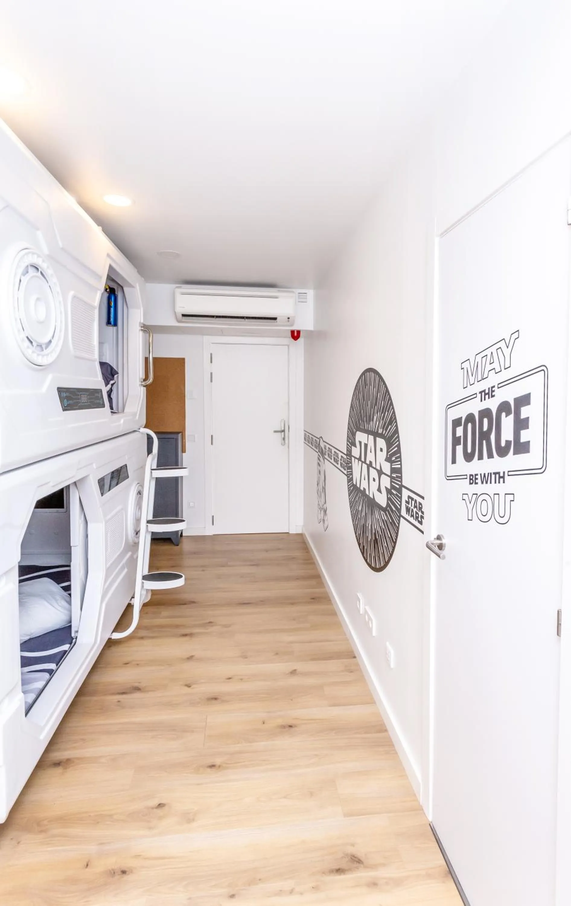 Photo of the whole room in We Hostel Palma - Albergue