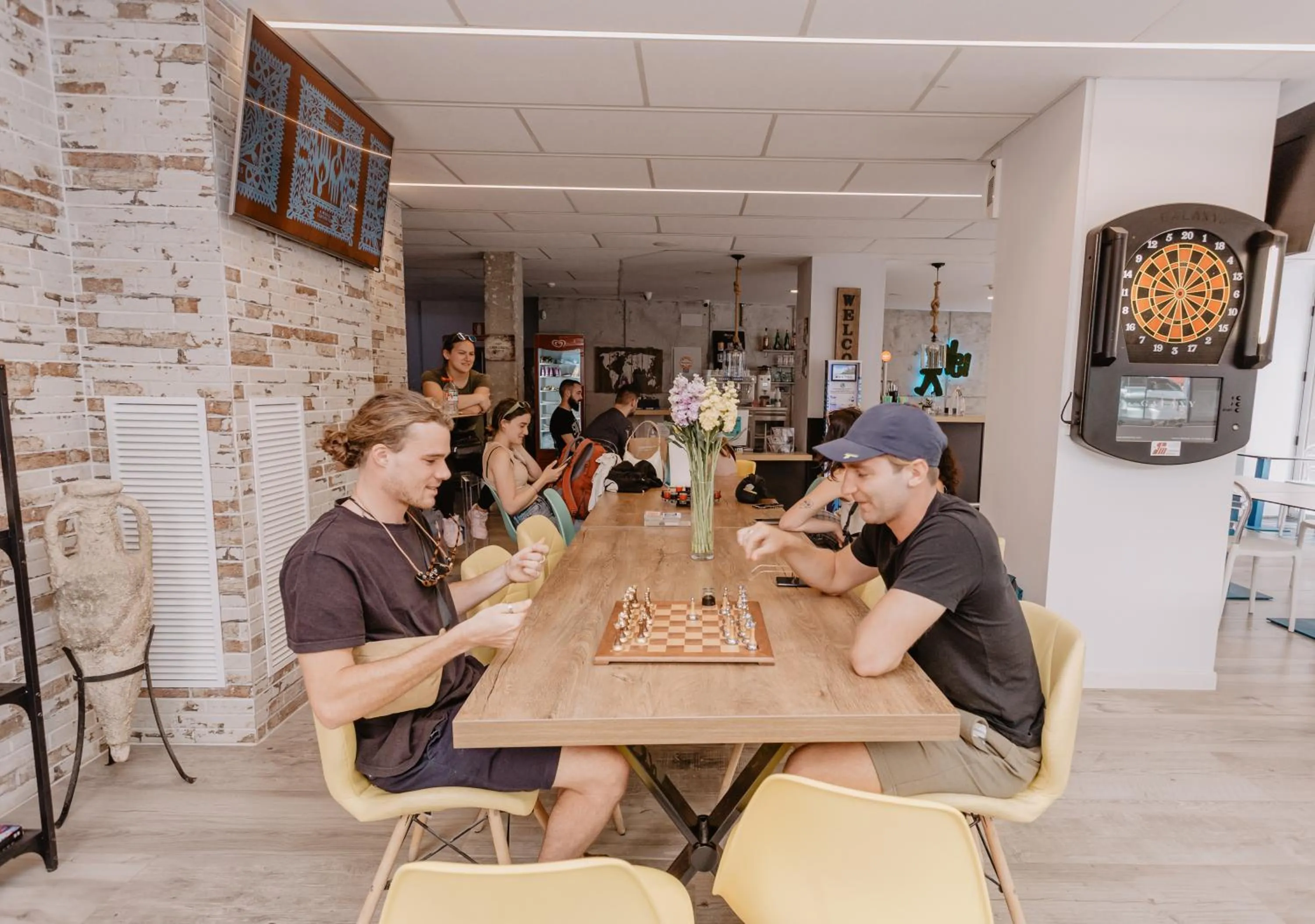 People in We Hostel Palma - Albergue