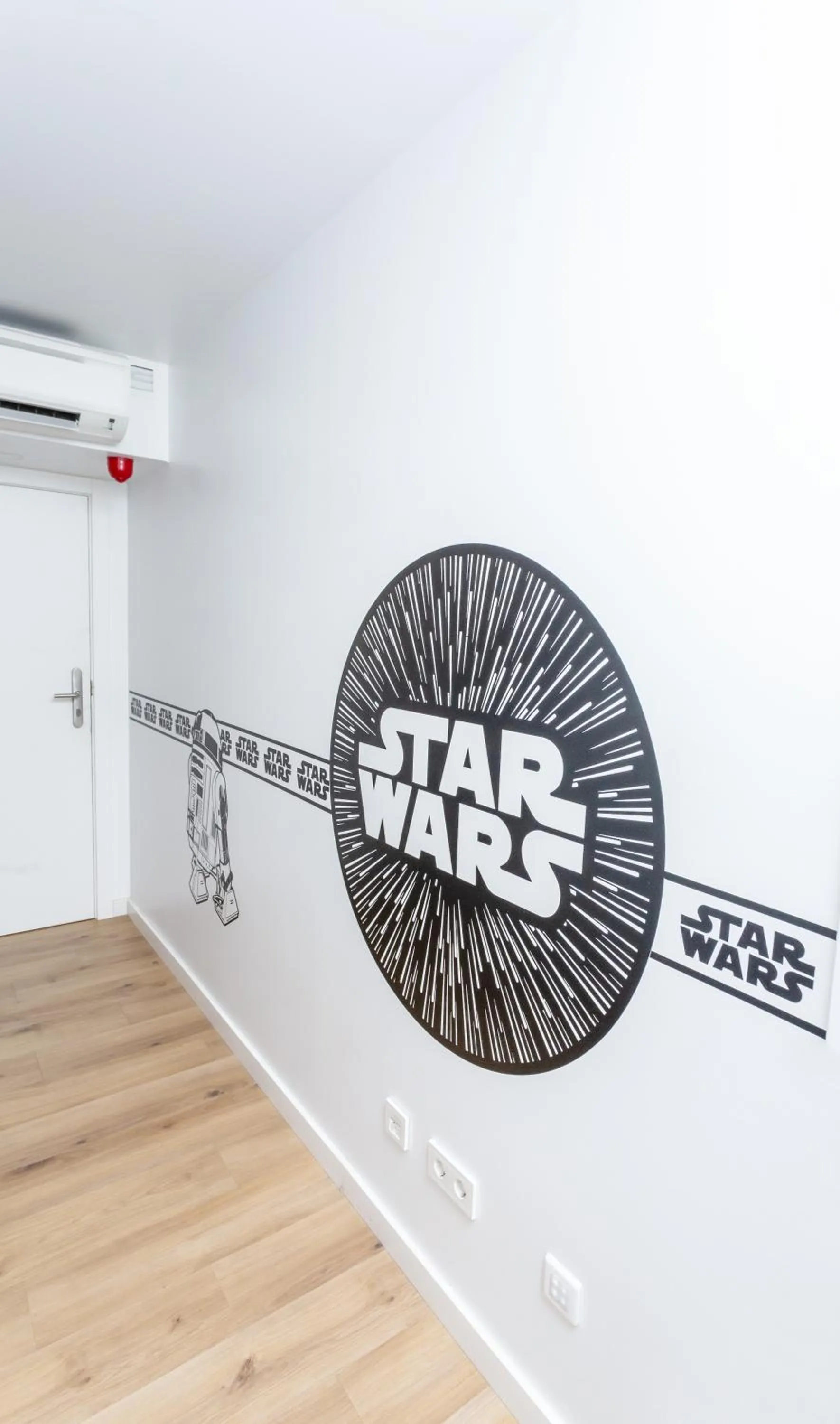 Photo of the whole room in We Hostel Palma - Albergue