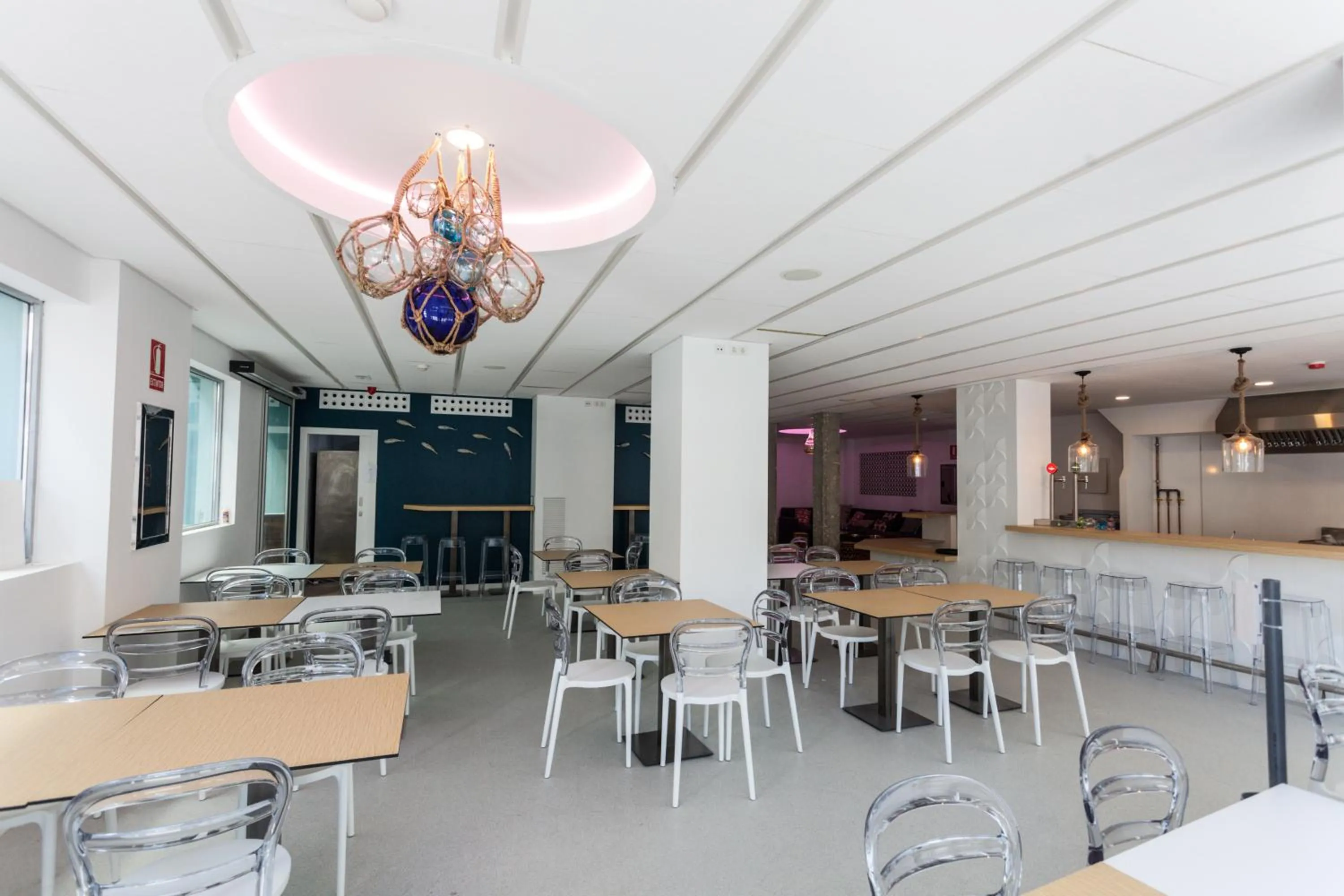 Communal lounge/ TV room in We Hostel Palma - Albergue